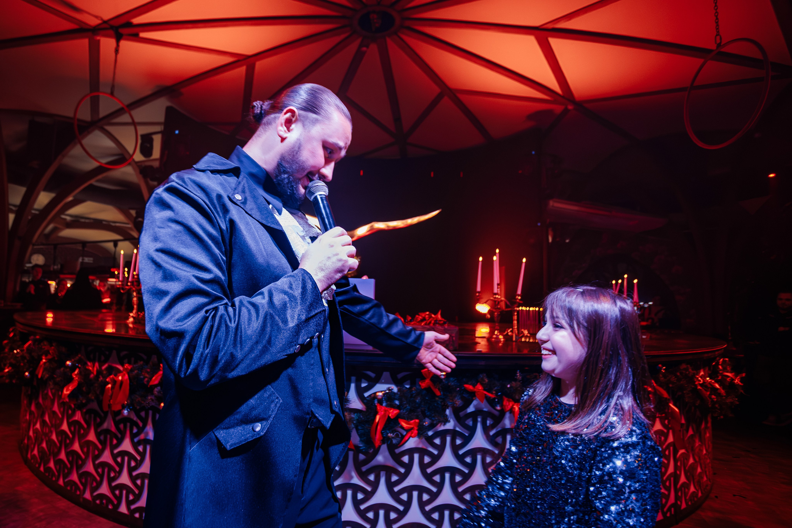 Новогодняя шоу-программа «MAGIC TIME» в PTIZZA BAR_Ялта_31.12.2025. Аминов Руслан | Фотограф