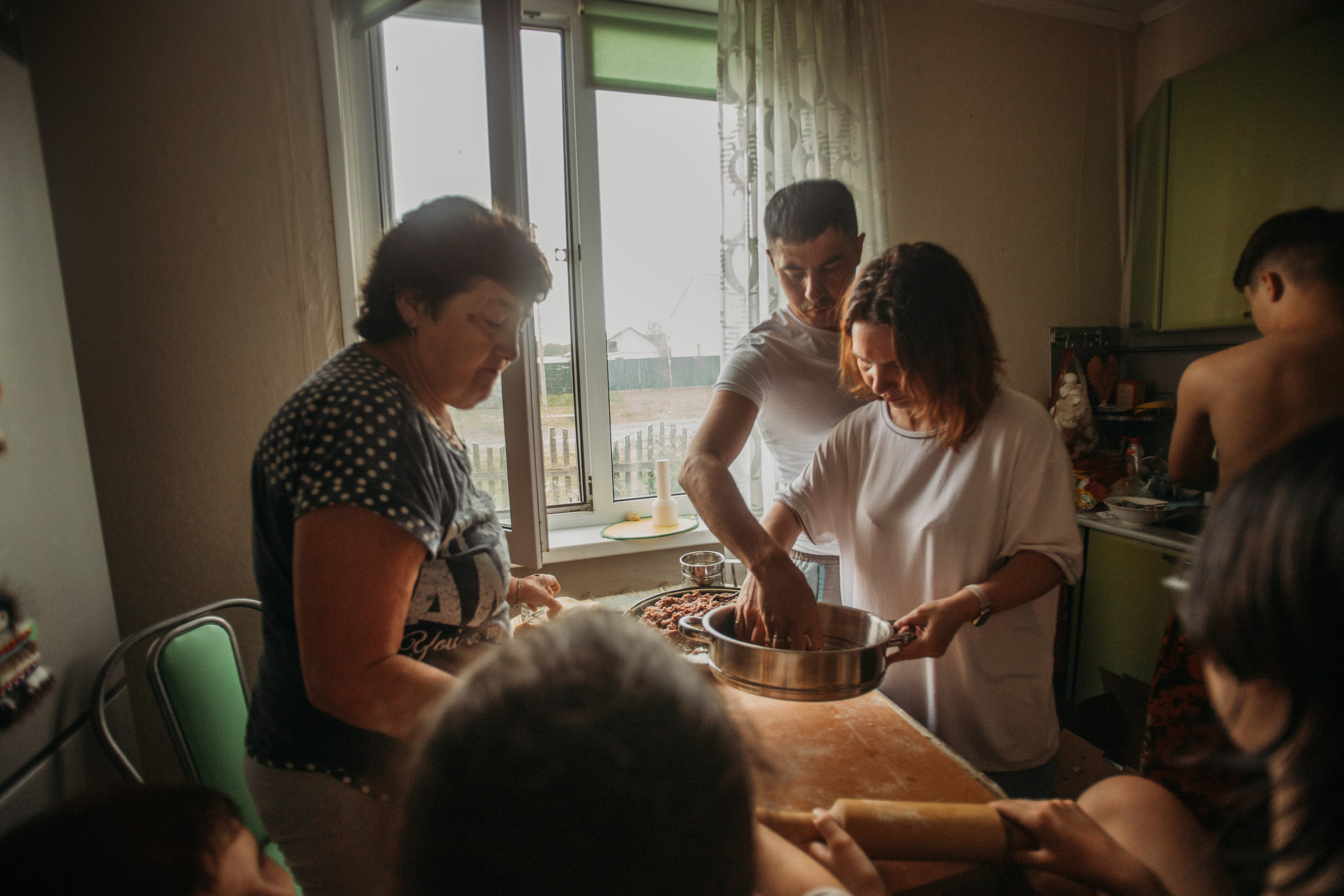 Домашняя фотосессия моей семьи. Венера Гайн. Репортажный фотограф  Тюмень. Обучение фотографии с 0