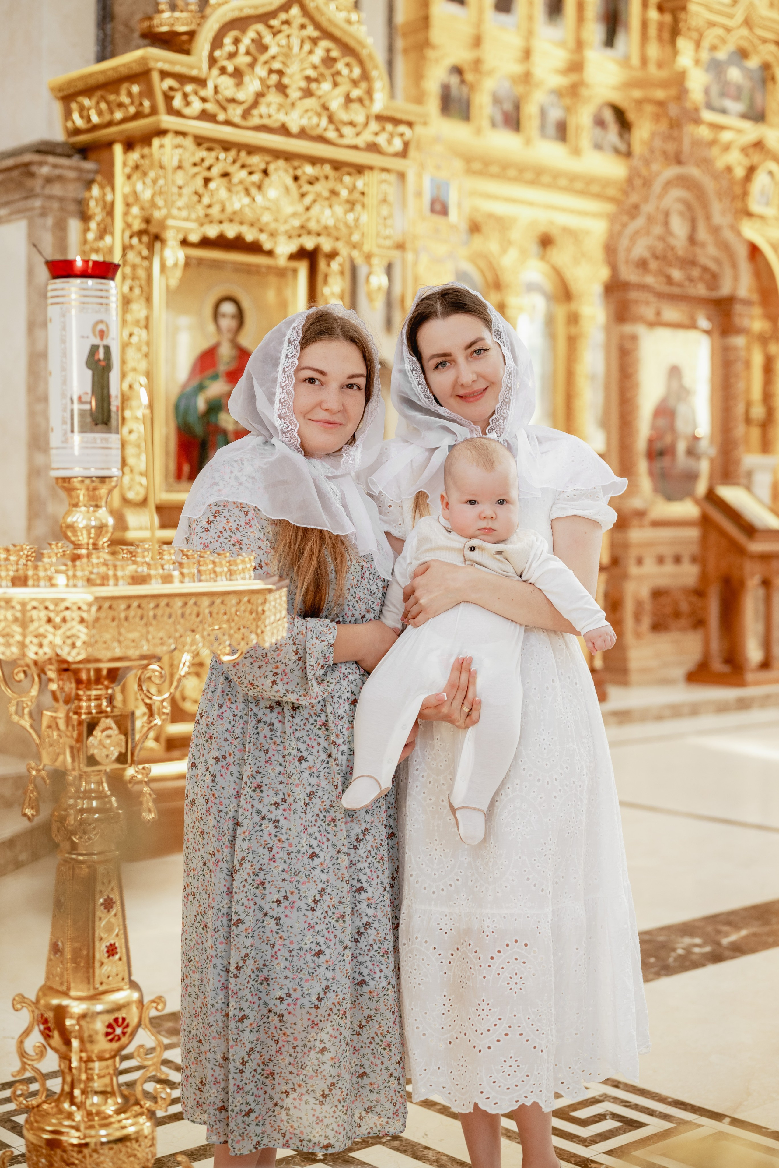 Крещение в светлом храме. Юлия Басня семейный и свадебный фотограф в Донецке