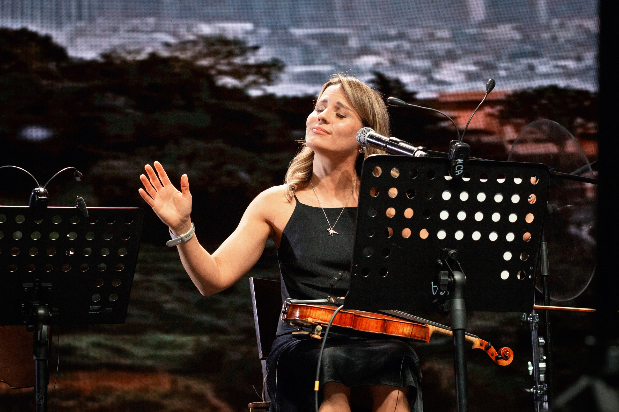 концертный фотограф в Санкт-Петербурге, фоторепортаж с концерта группы Brazzaville в клубе Аврора (Aurora Concert Hall) март 2026