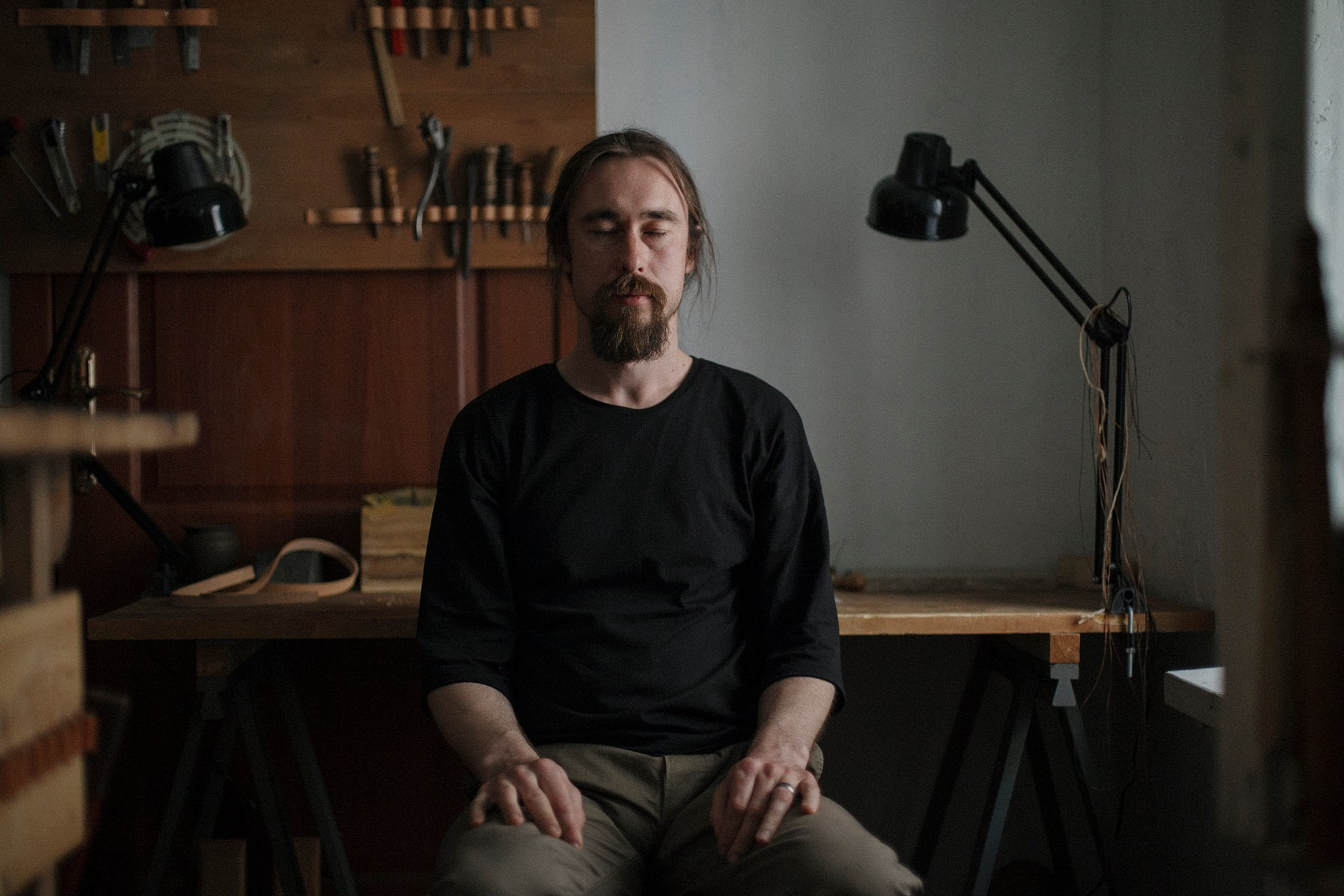 Илья Кузнецов в мастерской Кузнецова & Якуниной