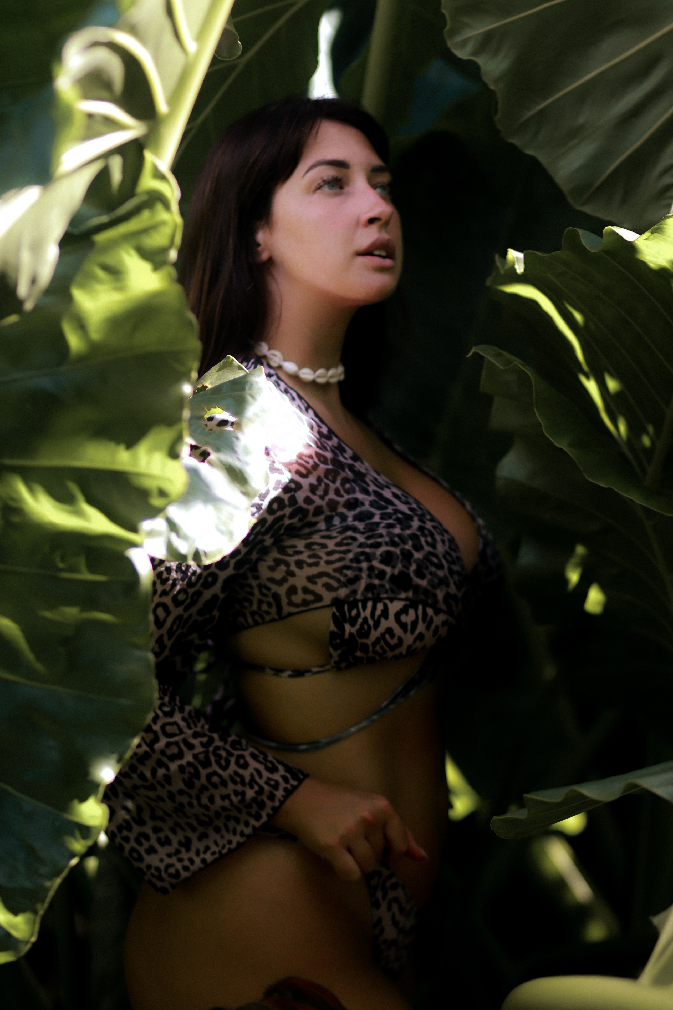 Эстетичная фотосессия на вилле у бассейна | Девушка в тропическом раю. Фотограф на Шри-Ланке