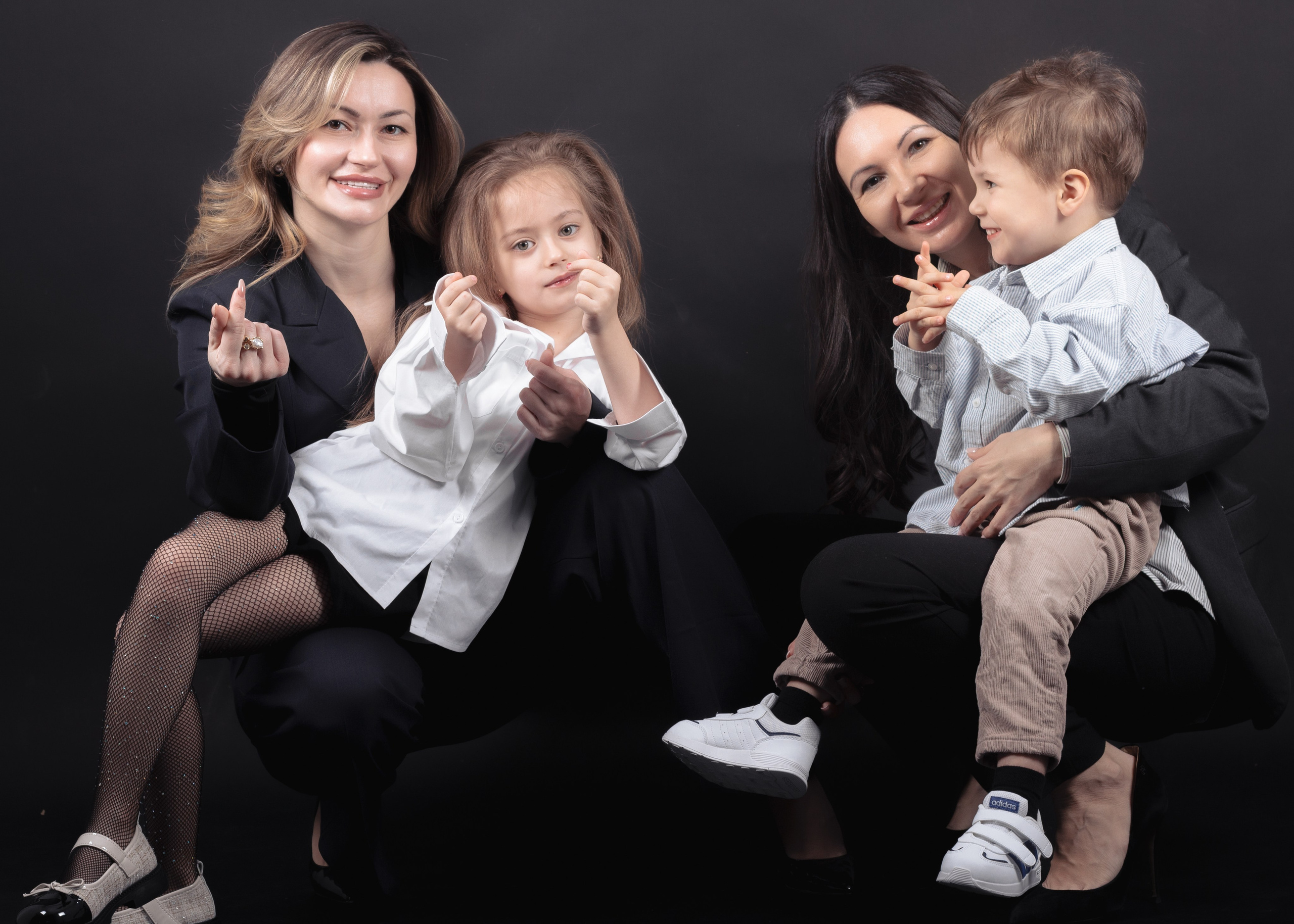 Семейная фотосессия в студии. Фотограф в Краснодаре Кристина Филиппова