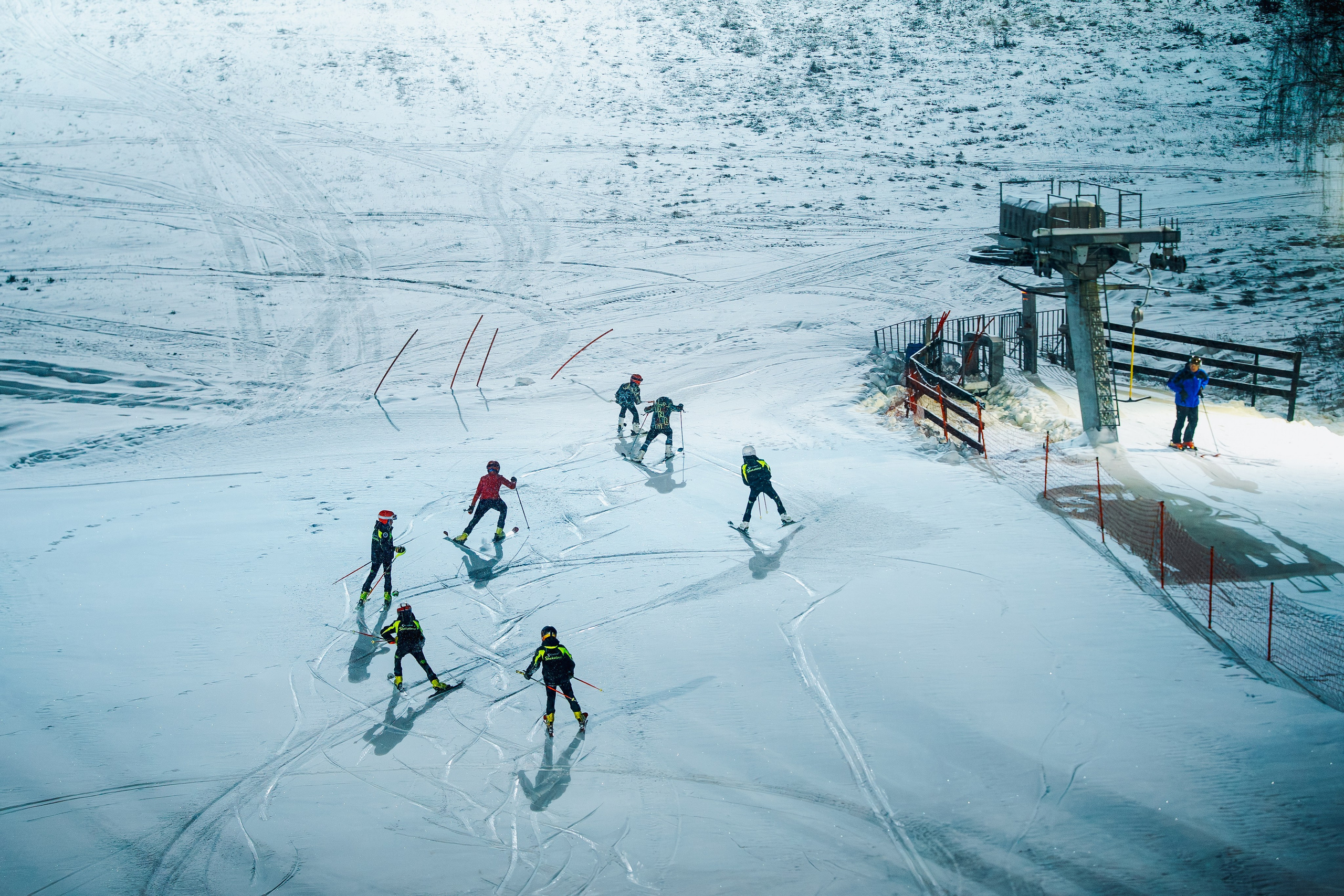 2025.12.25 | Горные лыжи. Тренировка. Шуколово, 5й склон. Фотограф Студитский Евгений