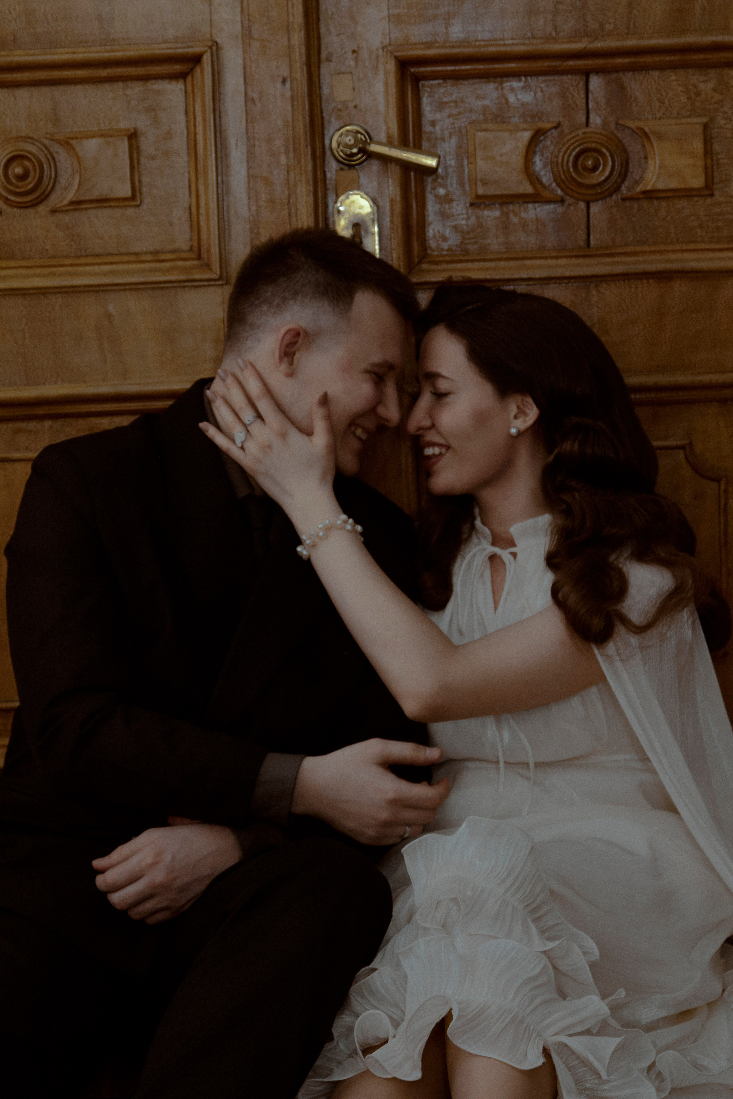 Свадебное лавстори в стенах библиотеки им. Пушкина. Свадебный фотограф в Москве Приятелева Ангелина