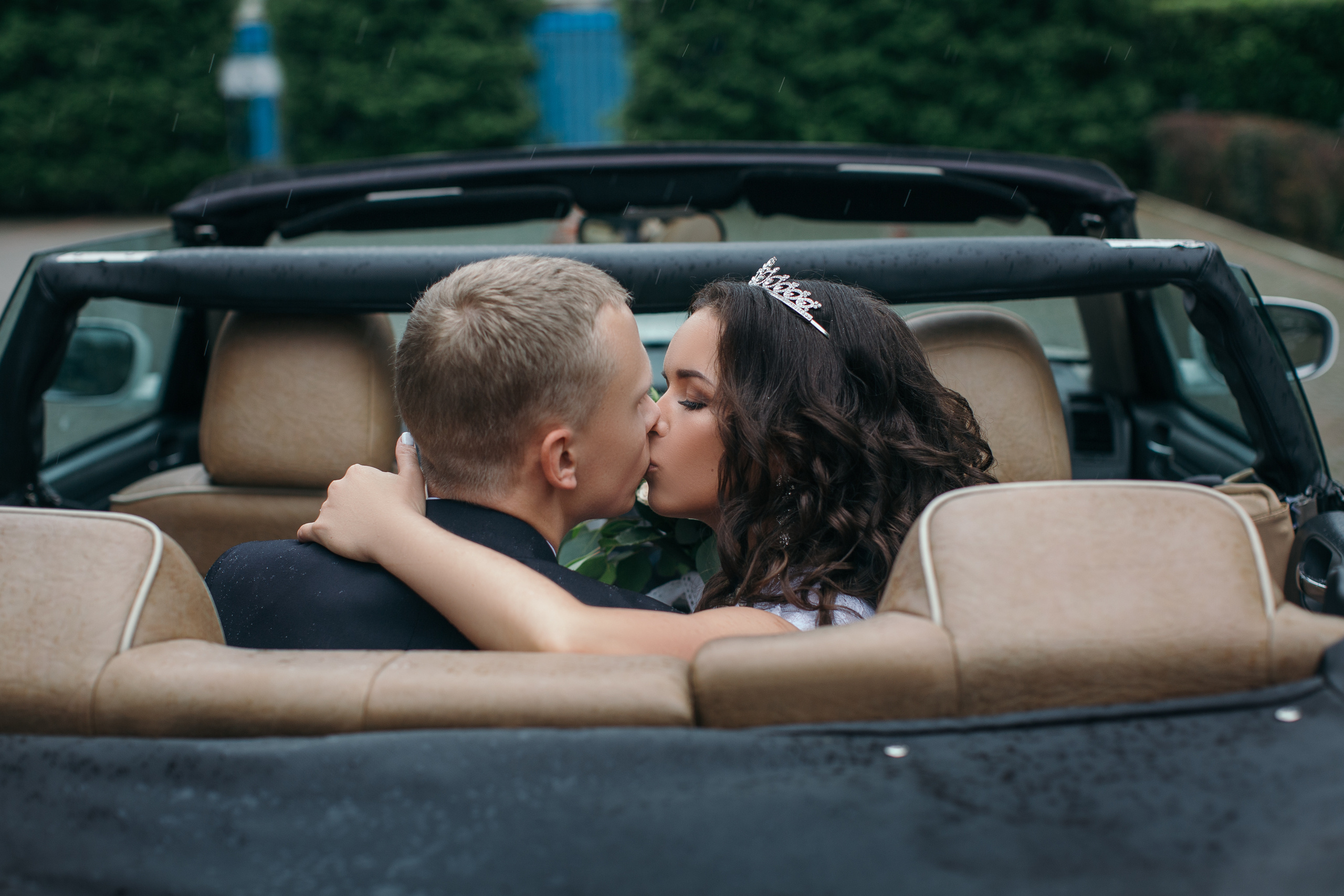 Поцелуй в машине