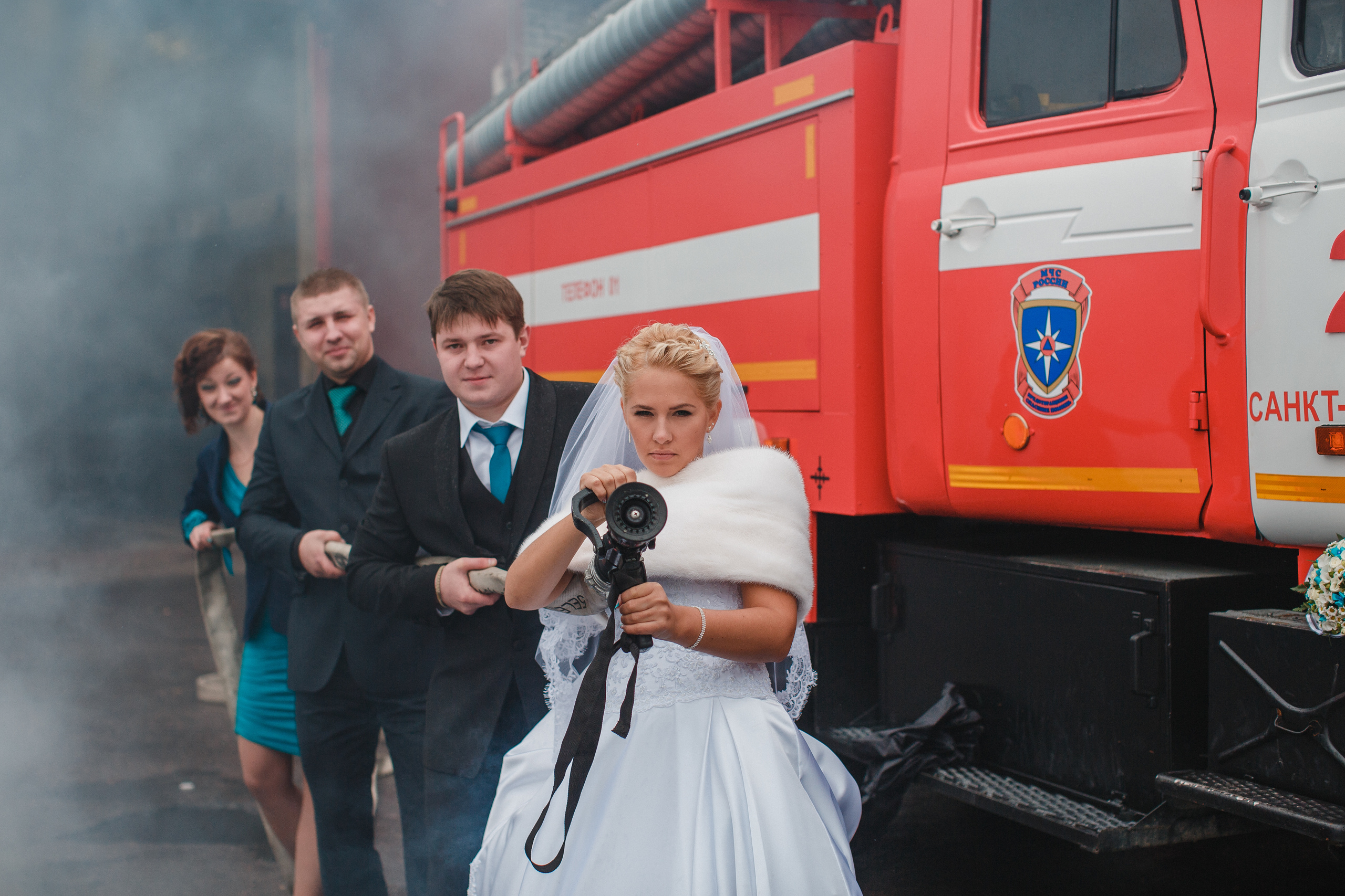 Свадьба с пожарной машиной