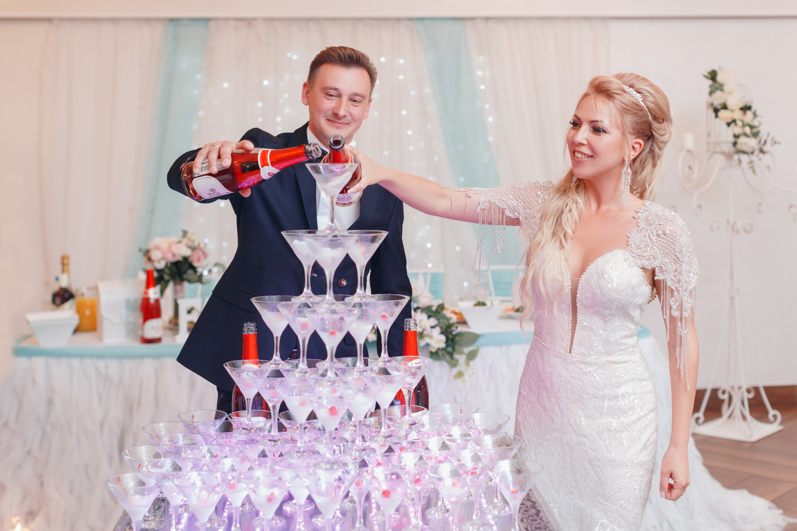 Горка шампанского на свадьбу