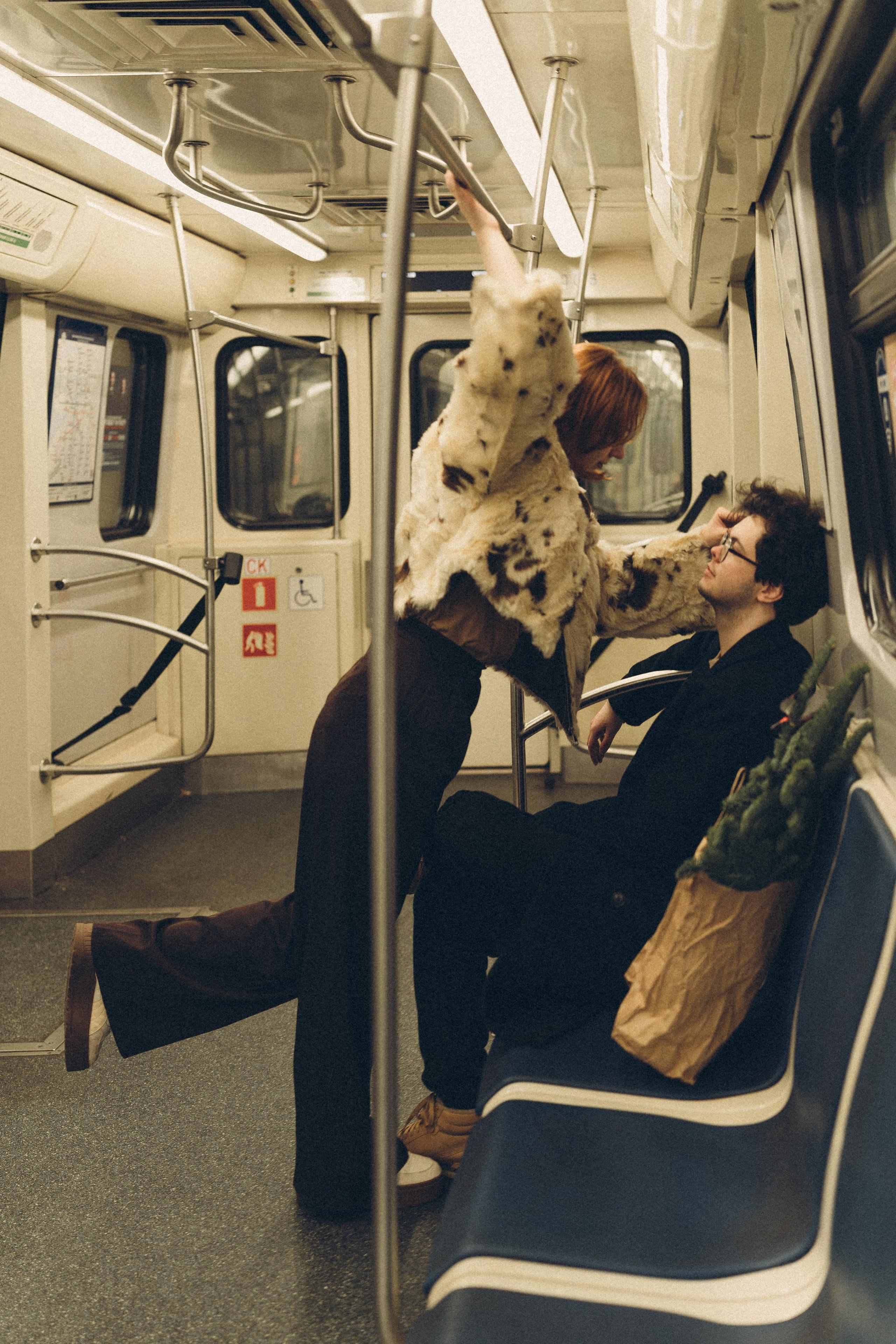 НОВОГОДНЯЯ ФОТОСЕСИИЯ ПАРЫ В МЕТРО ЛЮБОВЬ. Профессиональный фотограф, Санкт-Петербург — Виктория Богомолова