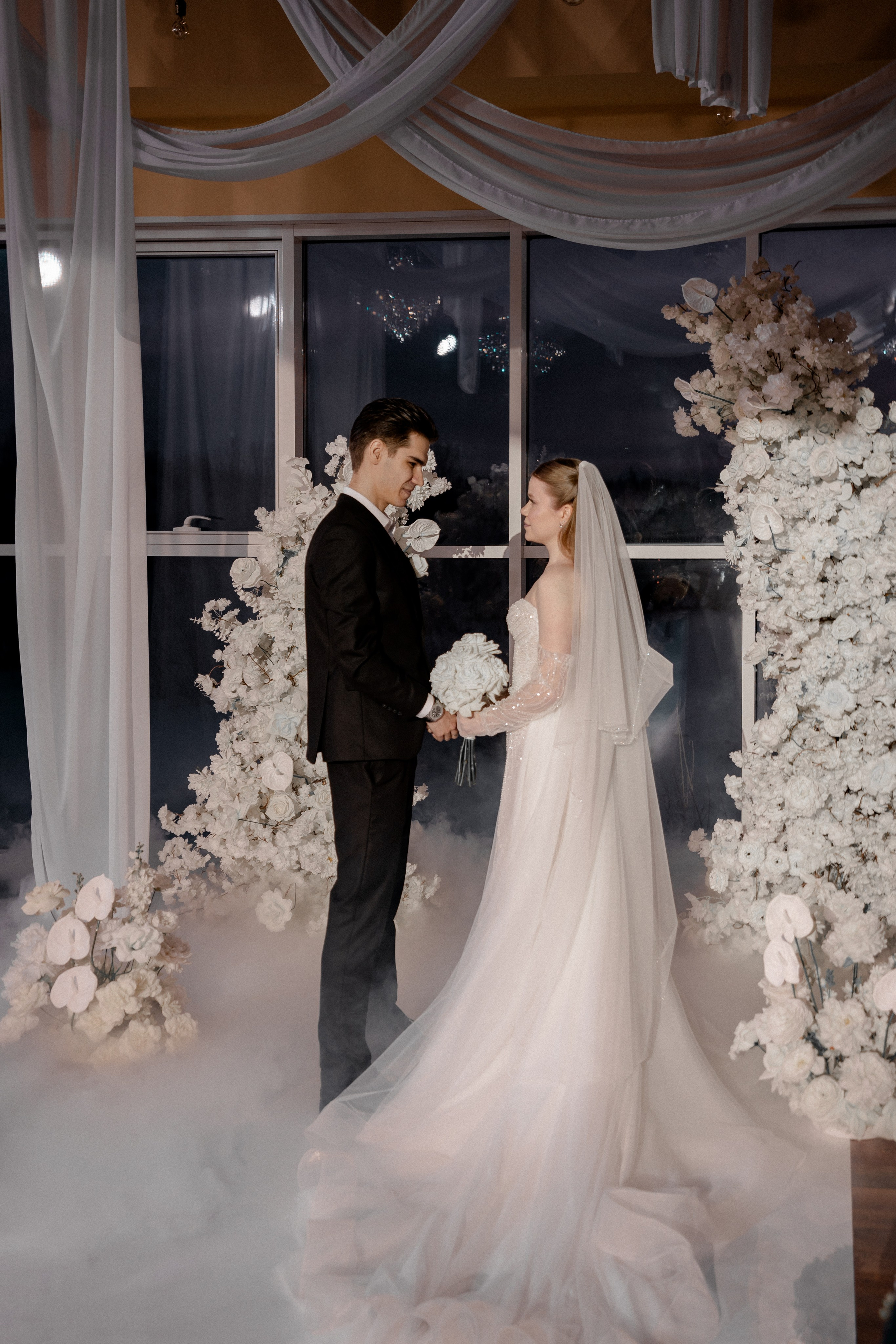 СВАДЕБНАЯ СЬЕМКА СБОРОВ В ОТЕЛЕ И ВЫЕЗД НА ЦЕРЕМОНИЮ (СНЯТО В СИБИРЕ В НИЖНЕВАРТОВСКЕ). Профессиональный фотограф, Санкт-Петербург — Виктория Богомолова