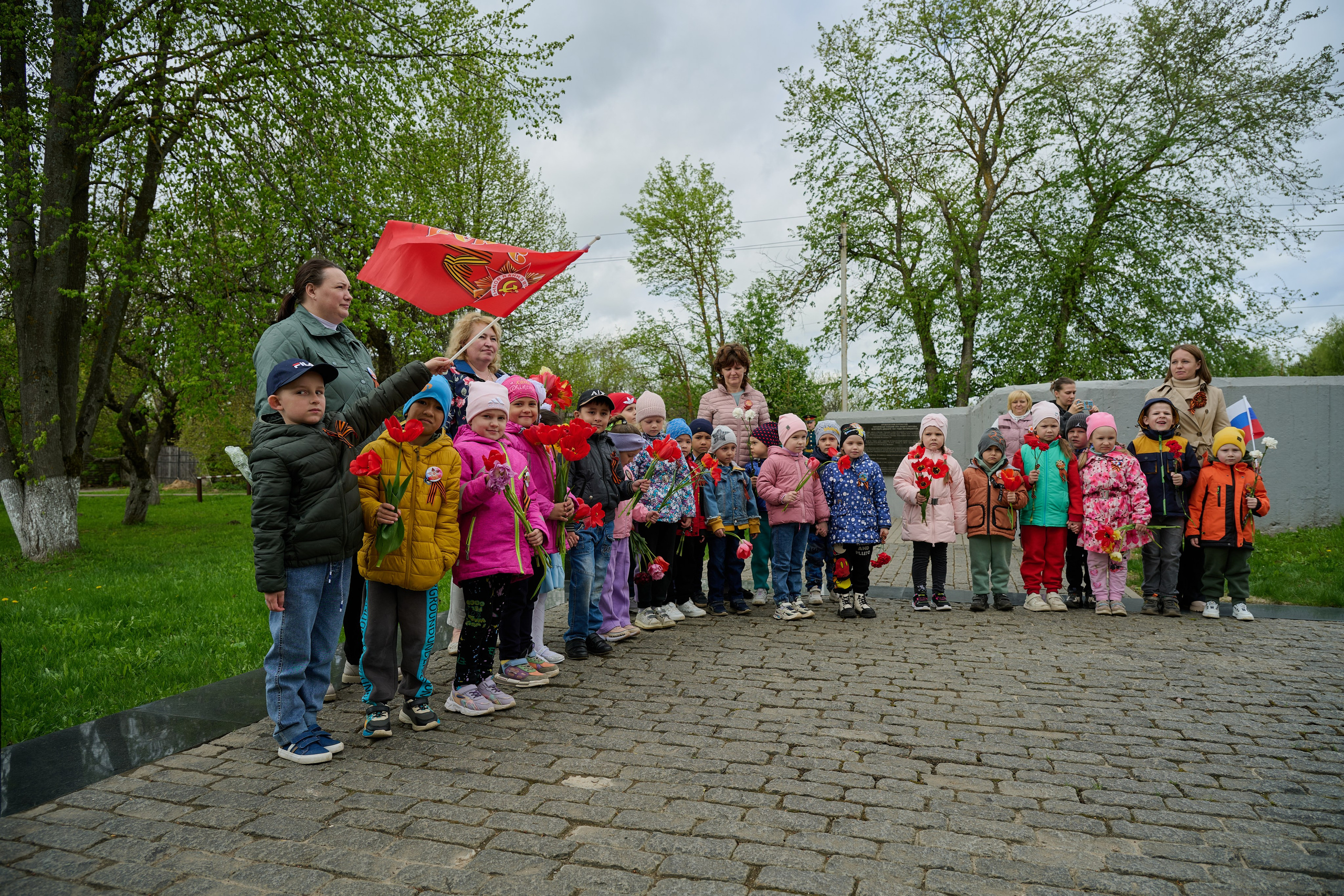Памяти подвигу Кремлевских курсантов. Ярополец. Фотограф Роман Адлер