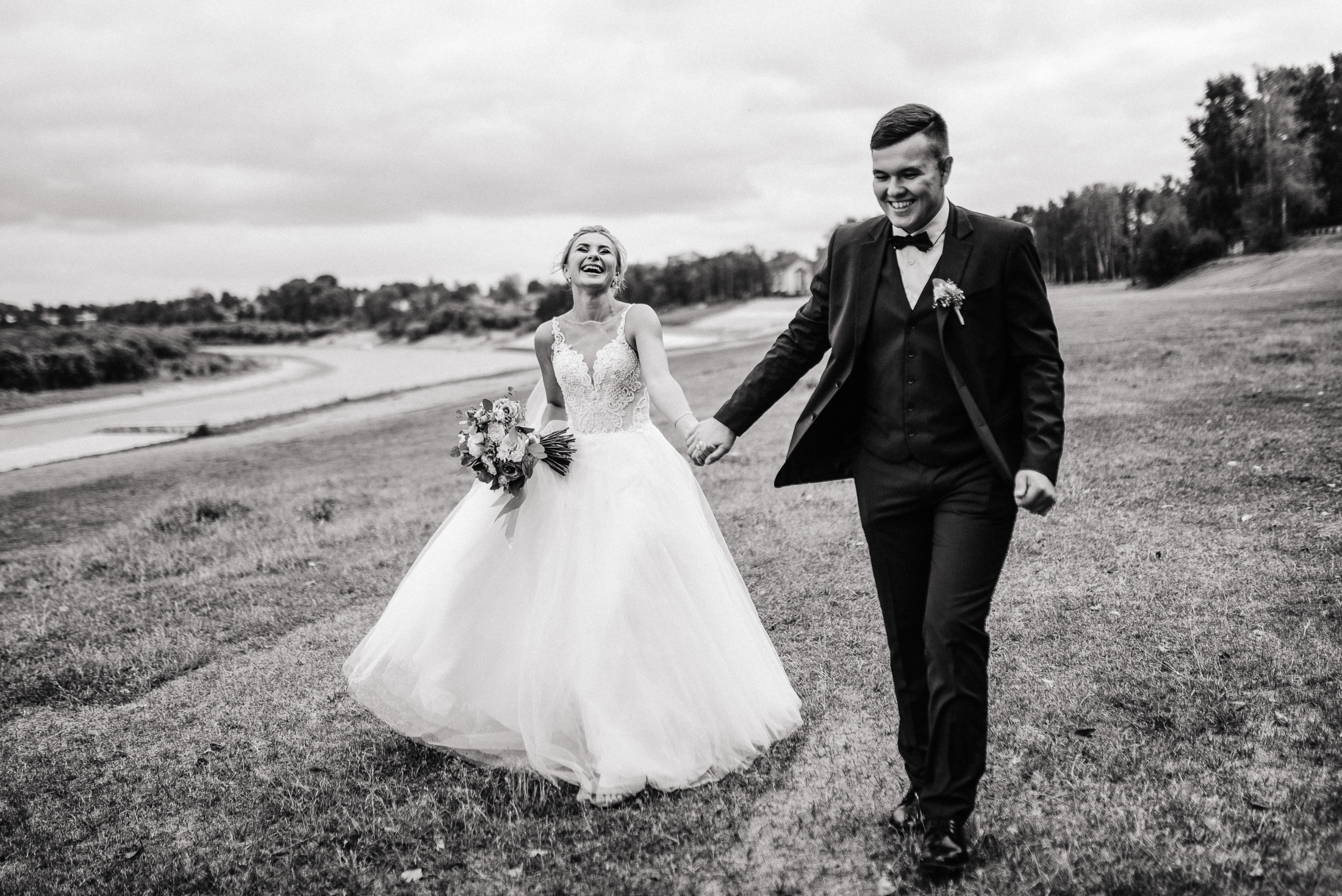 Пруд, шатер и аккордеон. Свадебный и портретный фотограф Пётр Ладанов