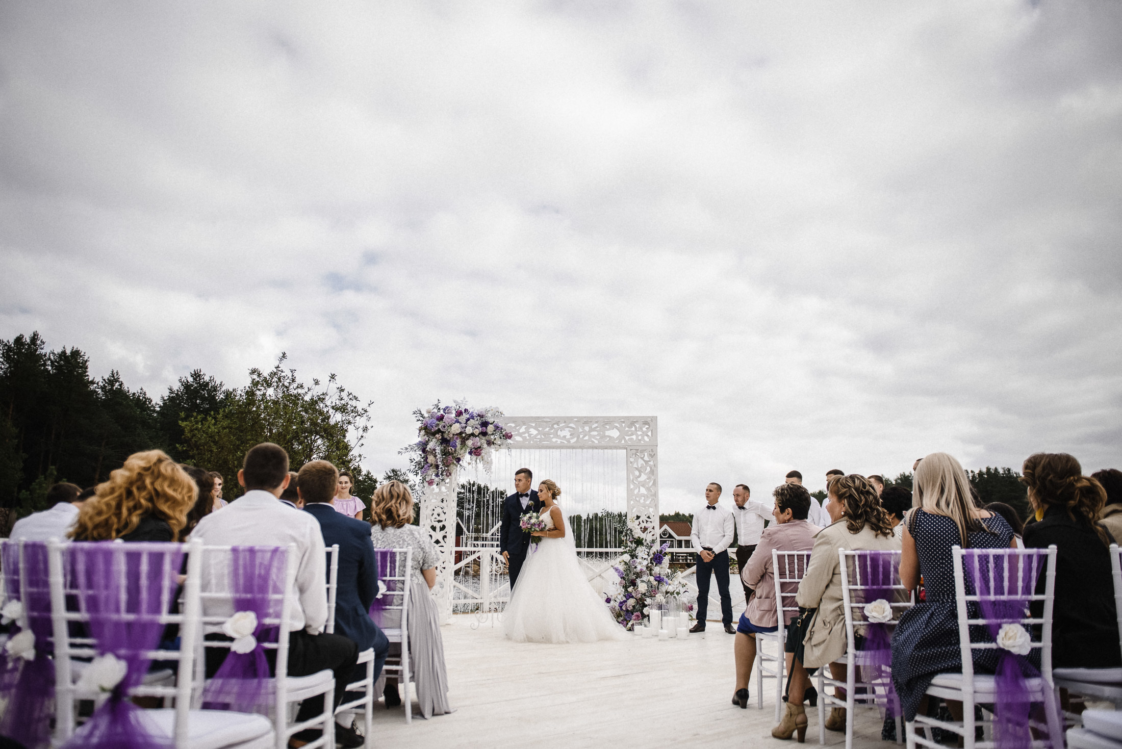Пруд, шатер и аккордеон. Свадебный и портретный фотограф Пётр Ладанов