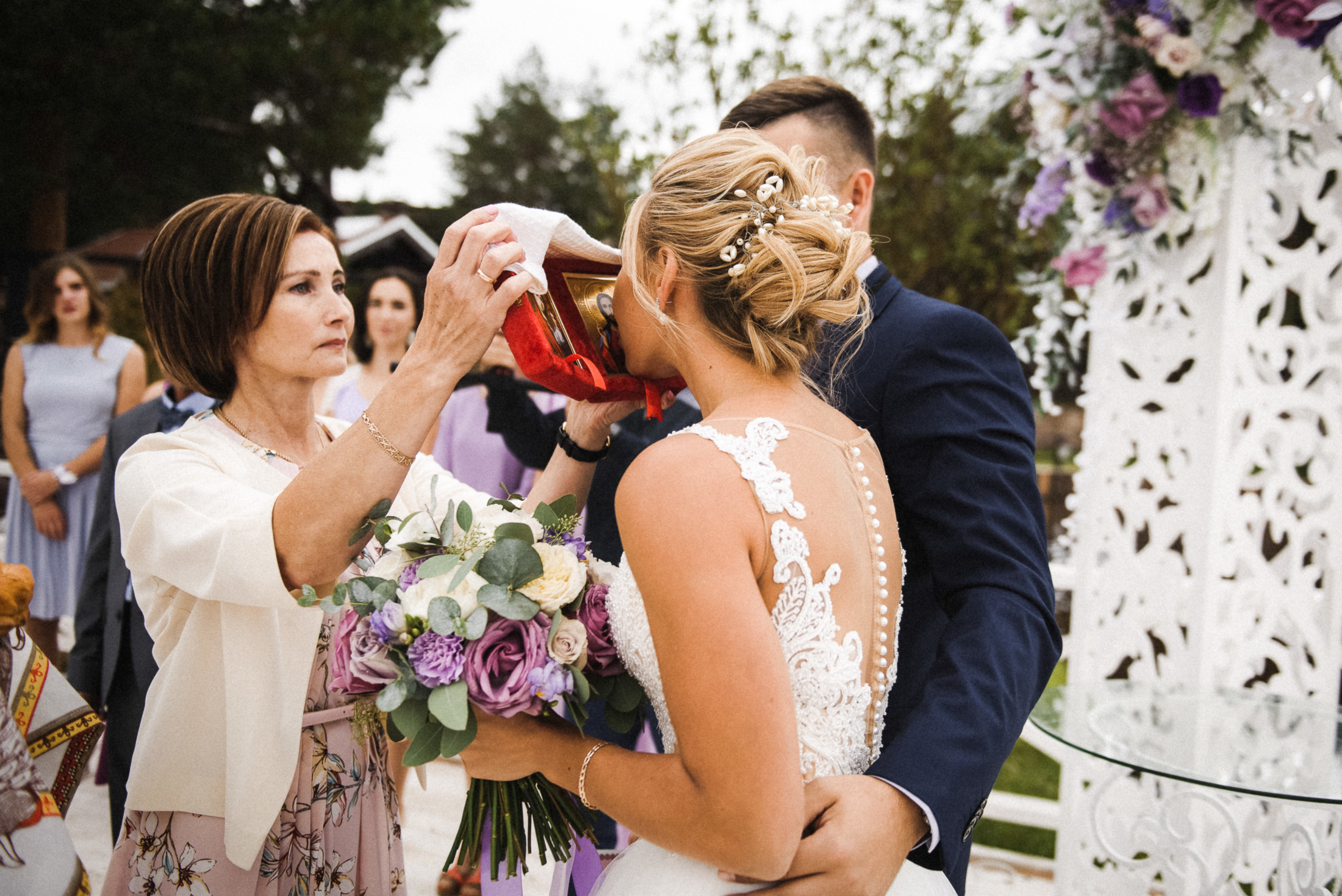 Пруд, шатер и аккордеон. Свадебный и портретный фотограф Пётр Ладанов