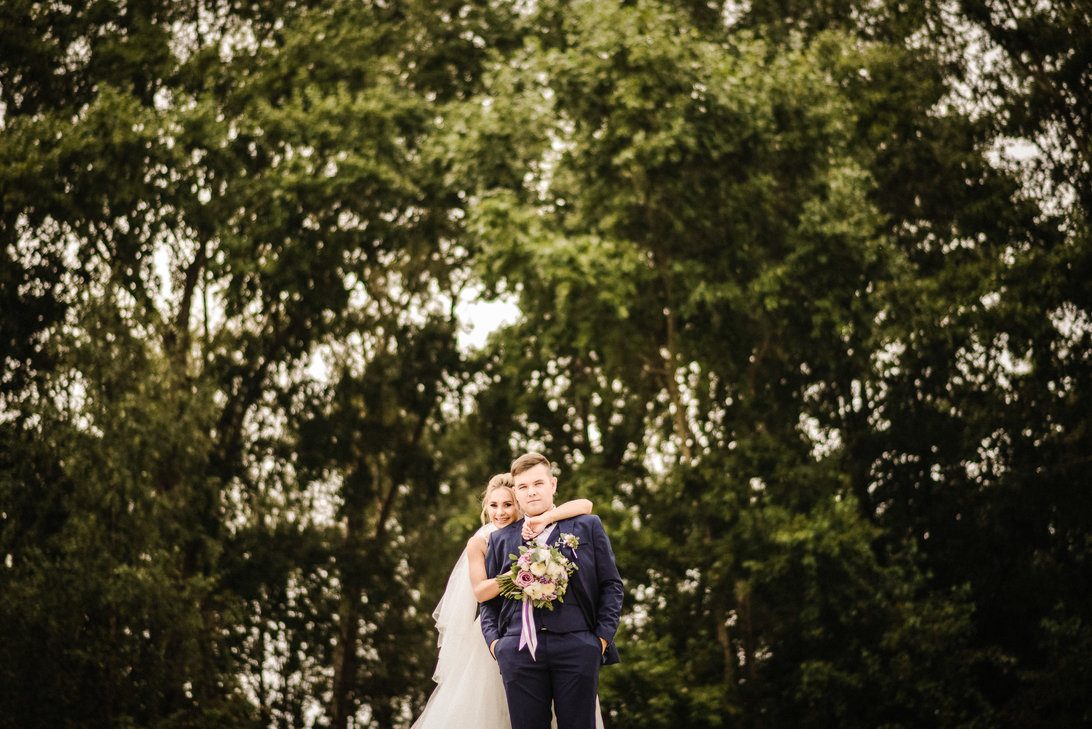 Пруд, шатер и аккордеон. Свадебный и портретный фотограф Пётр Ладанов