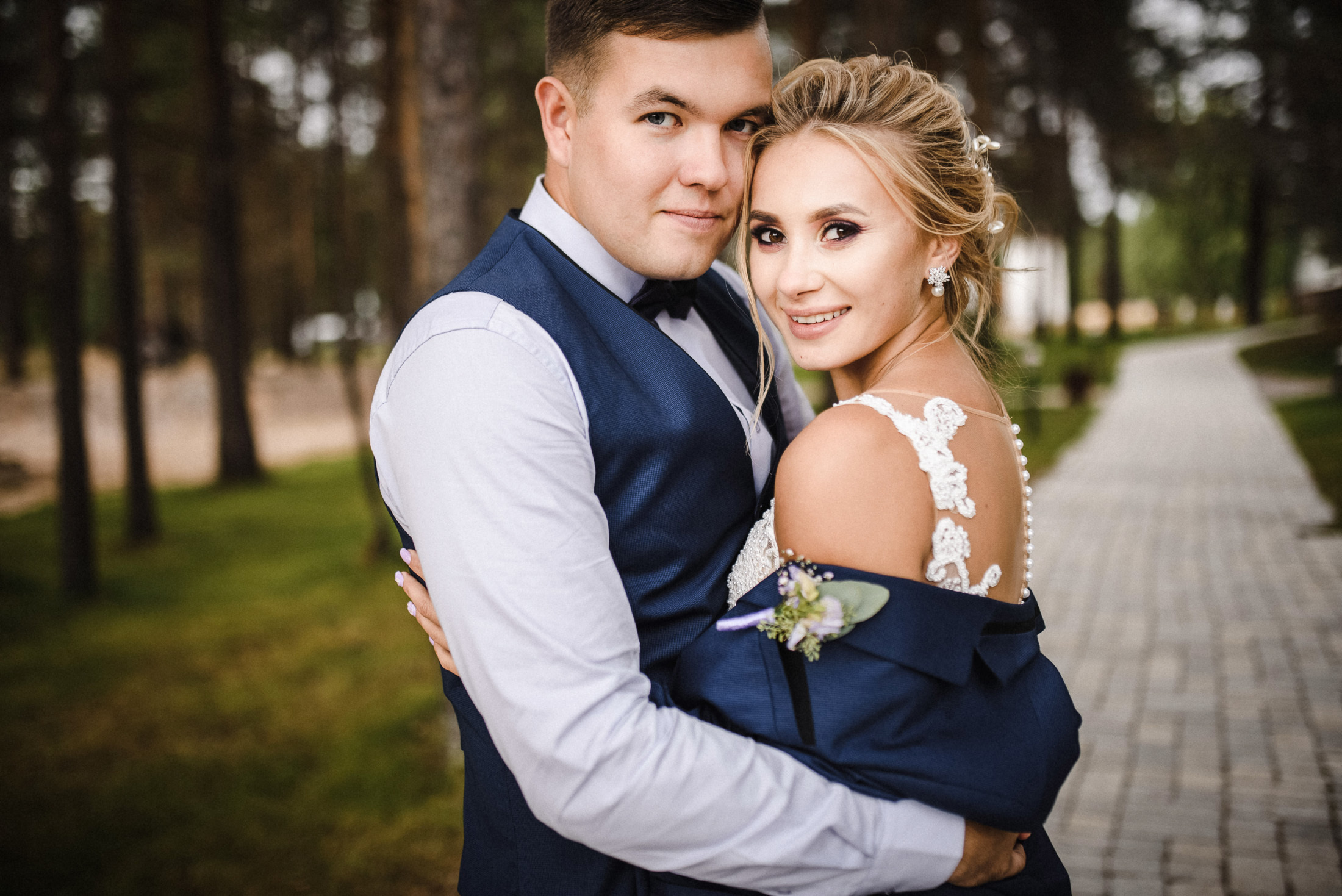 Пруд, шатер и аккордеон. Свадебный и портретный фотограф Пётр Ладанов