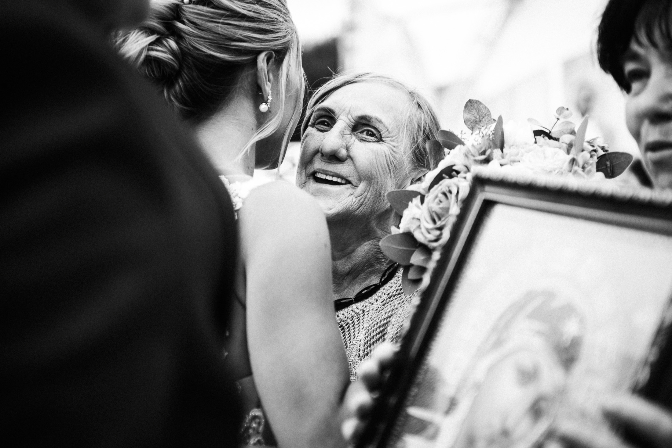 Пруд, шатер и аккордеон. Свадебный и портретный фотограф Пётр Ладанов