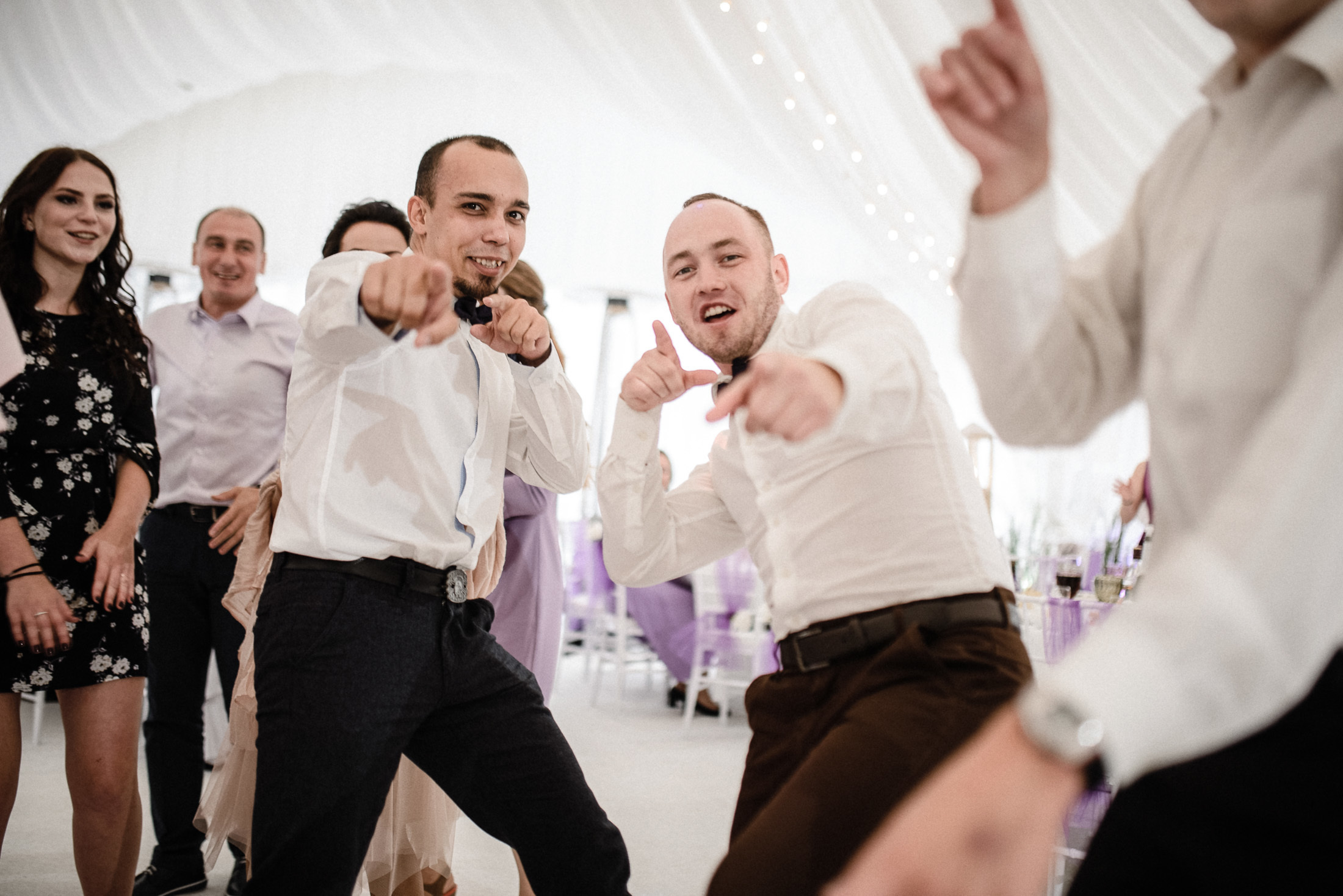 Пруд, шатер и аккордеон. Свадебный и портретный фотограф Пётр Ладанов