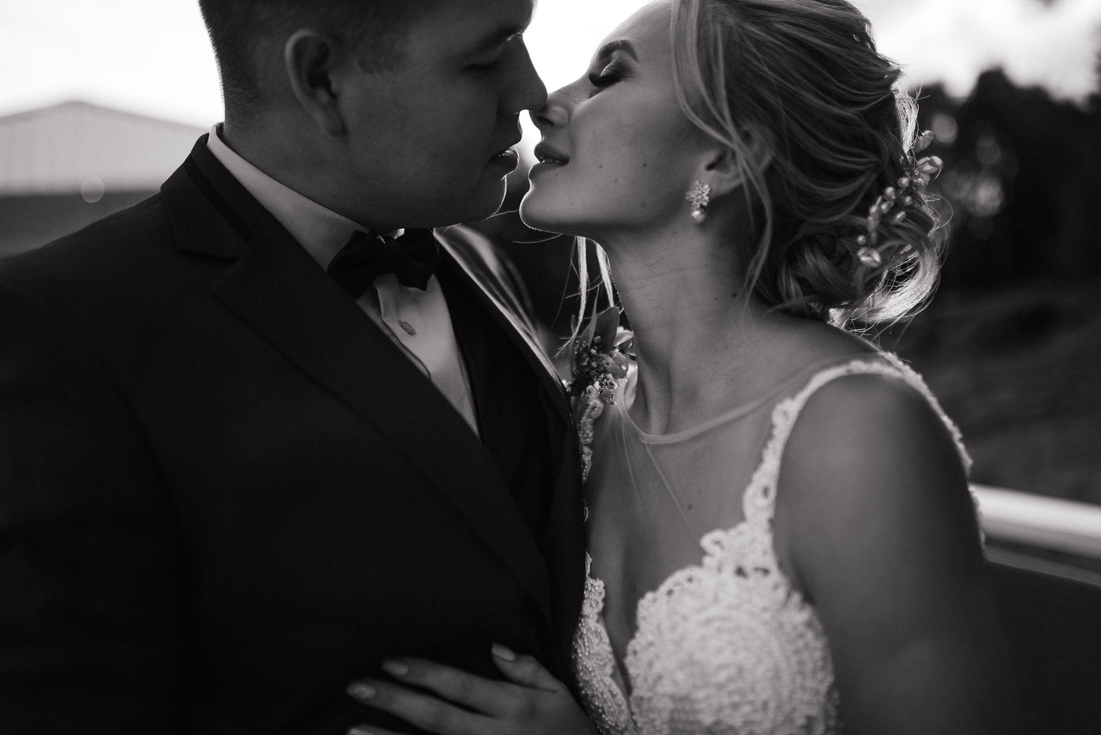 Пруд, шатер и аккордеон. Свадебный и портретный фотограф Пётр Ладанов