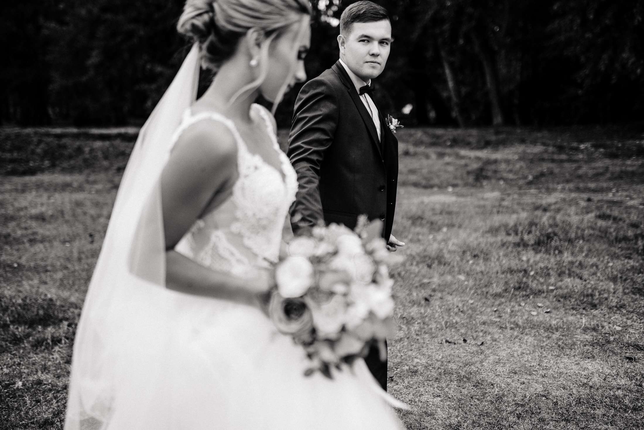 Пруд, шатер и аккордеон. Свадебный и портретный фотограф Пётр Ладанов