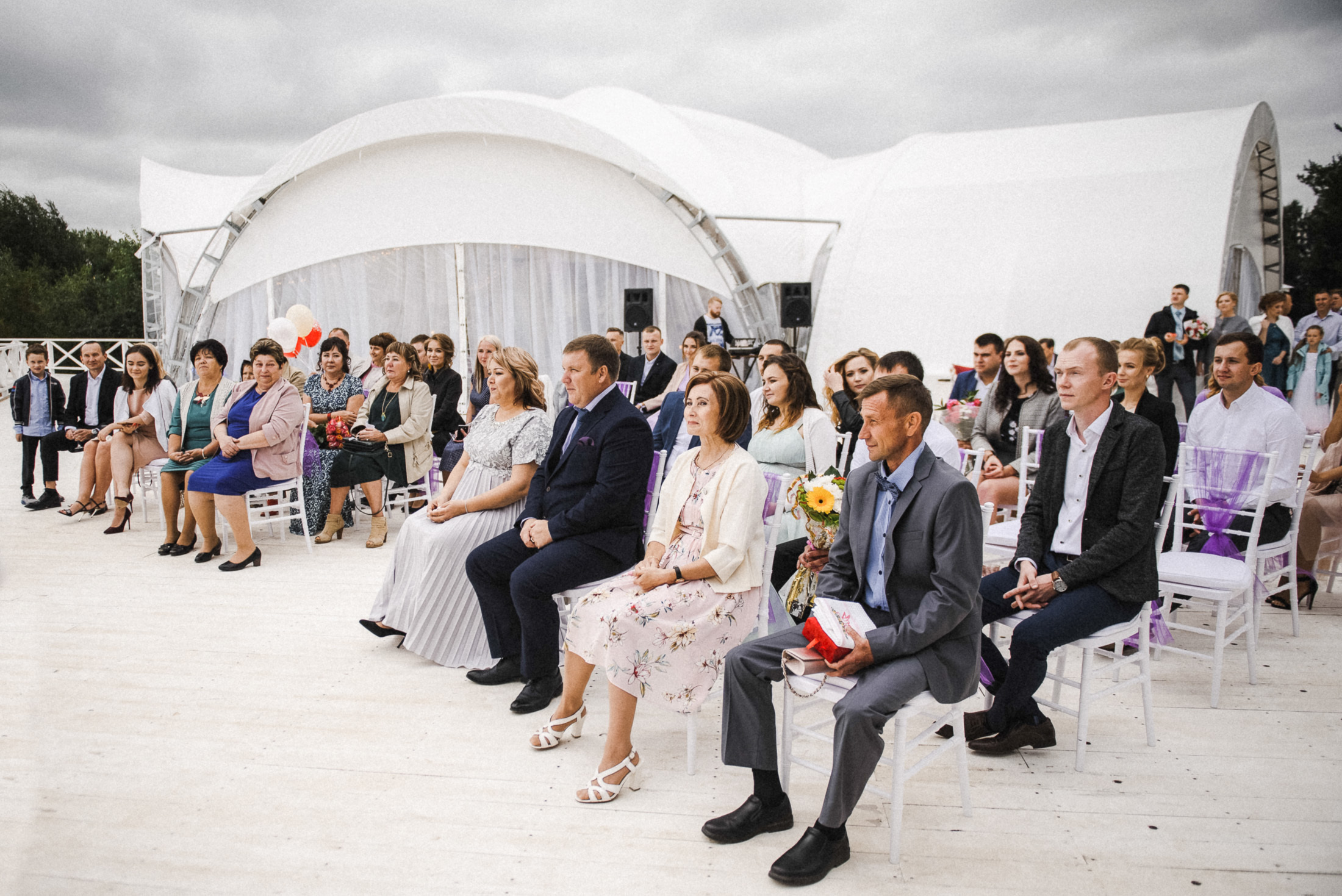 Пруд, шатер и аккордеон. Свадебный и портретный фотограф Пётр Ладанов