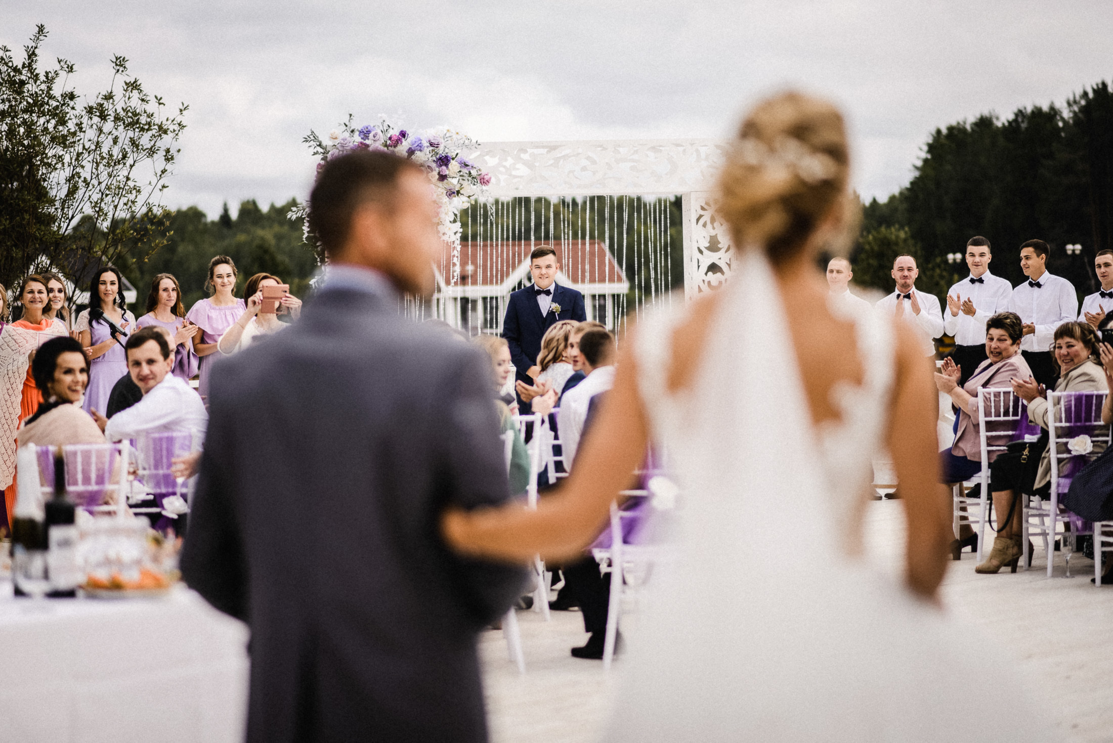 Пруд, шатер и аккордеон. Свадебный и портретный фотограф Пётр Ладанов