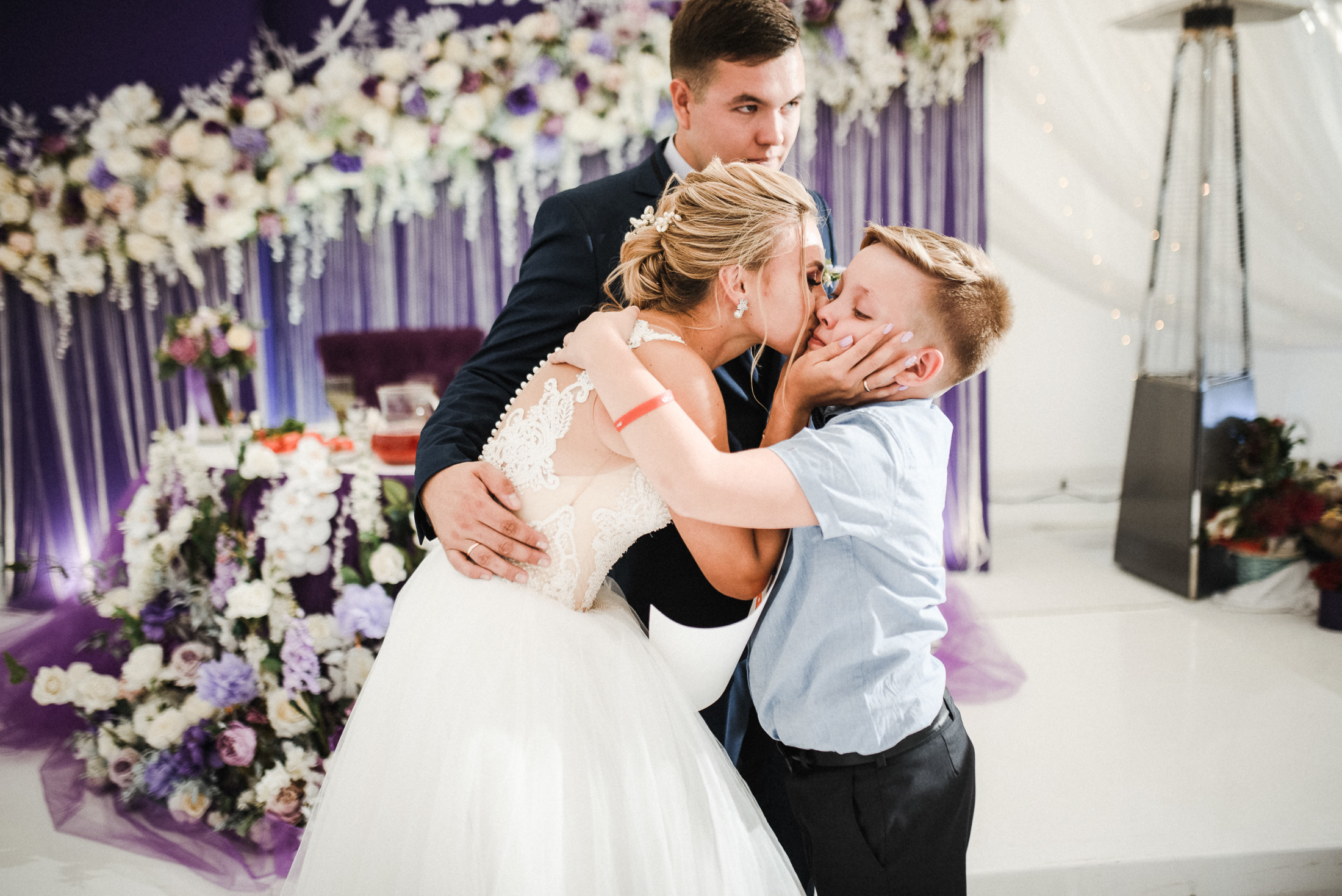 Пруд, шатер и аккордеон. Свадебный и портретный фотограф Пётр Ладанов