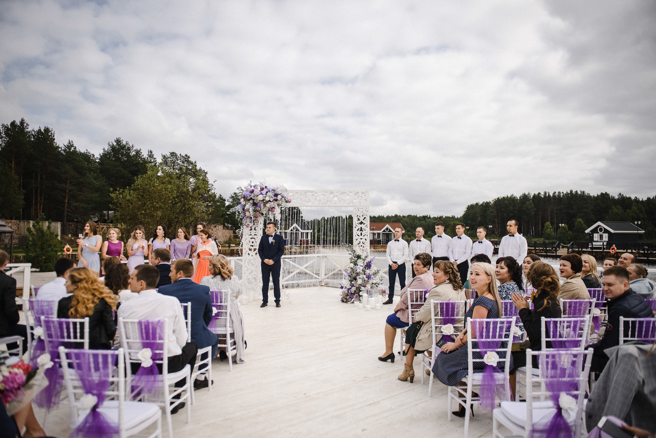 Пруд, шатер и аккордеон. Свадебный и портретный фотограф Пётр Ладанов