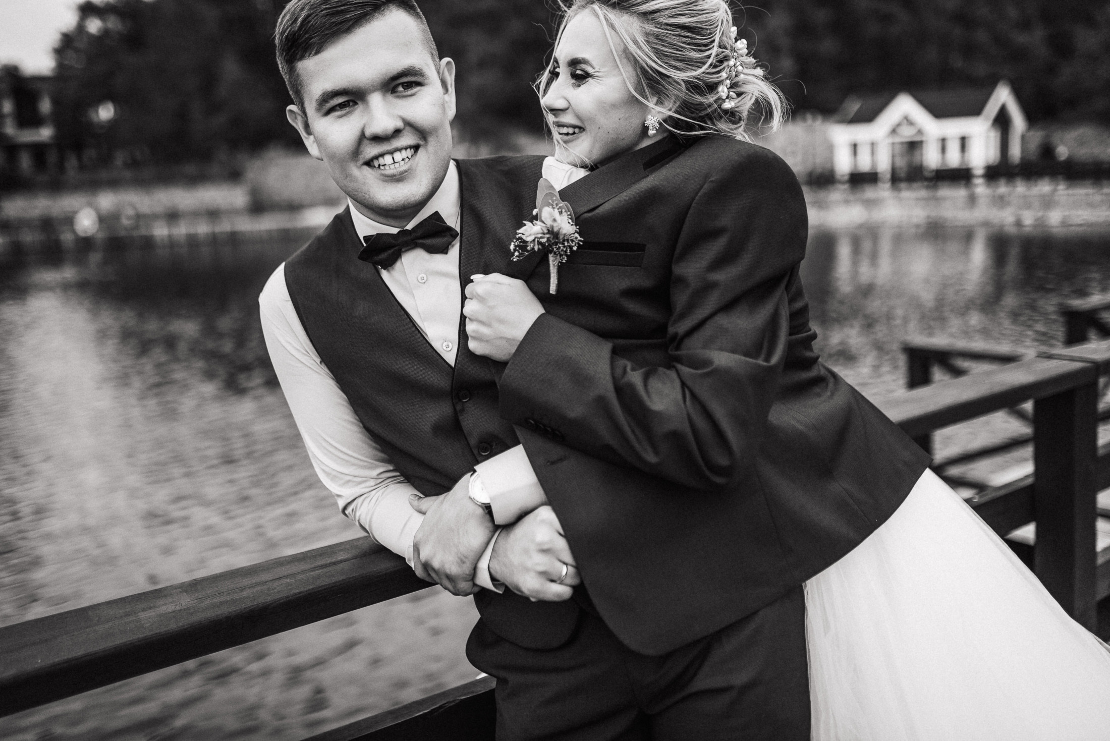 Пруд, шатер и аккордеон. Свадебный и портретный фотограф Пётр Ладанов