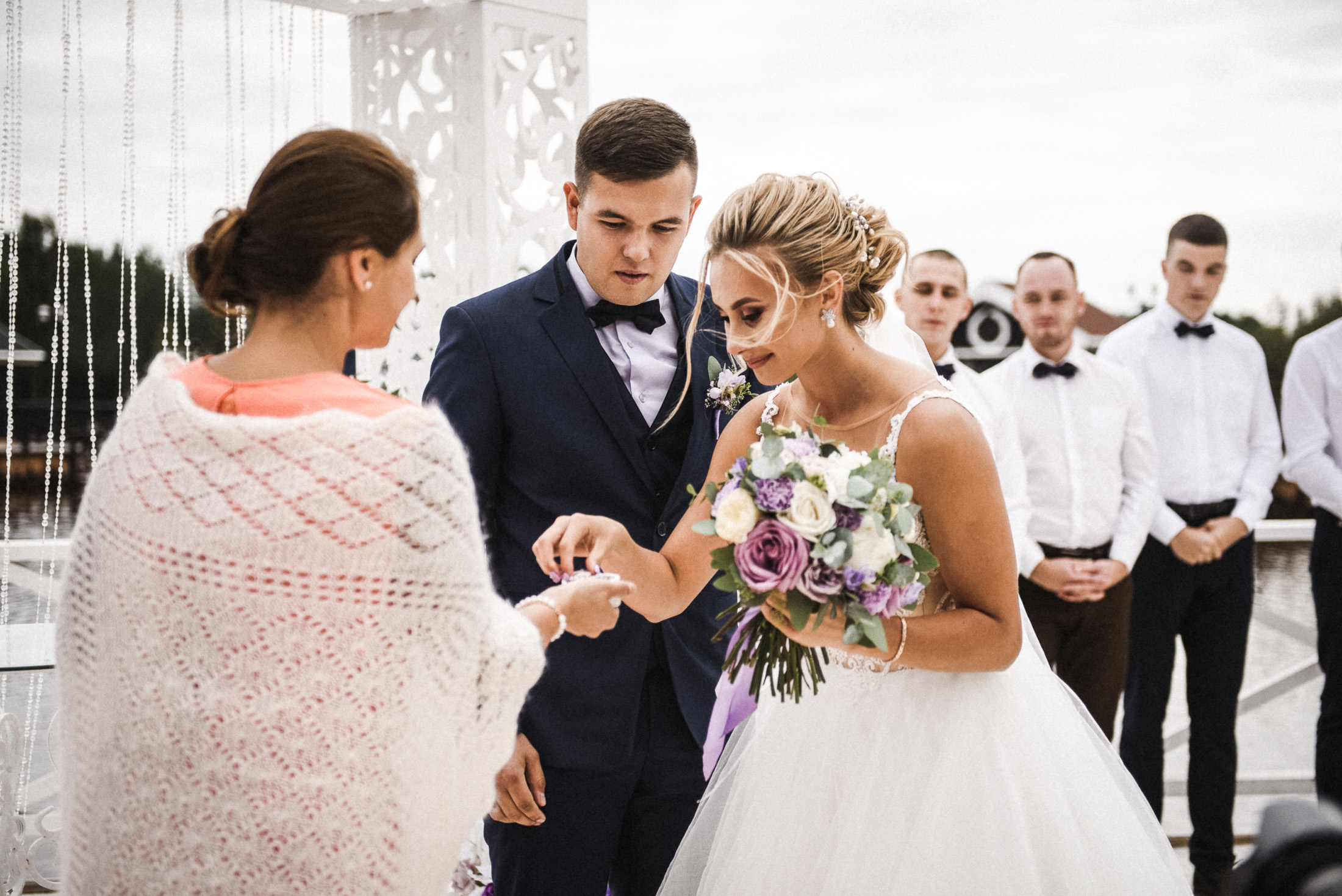 Пруд, шатер и аккордеон. Свадебный и портретный фотограф Пётр Ладанов