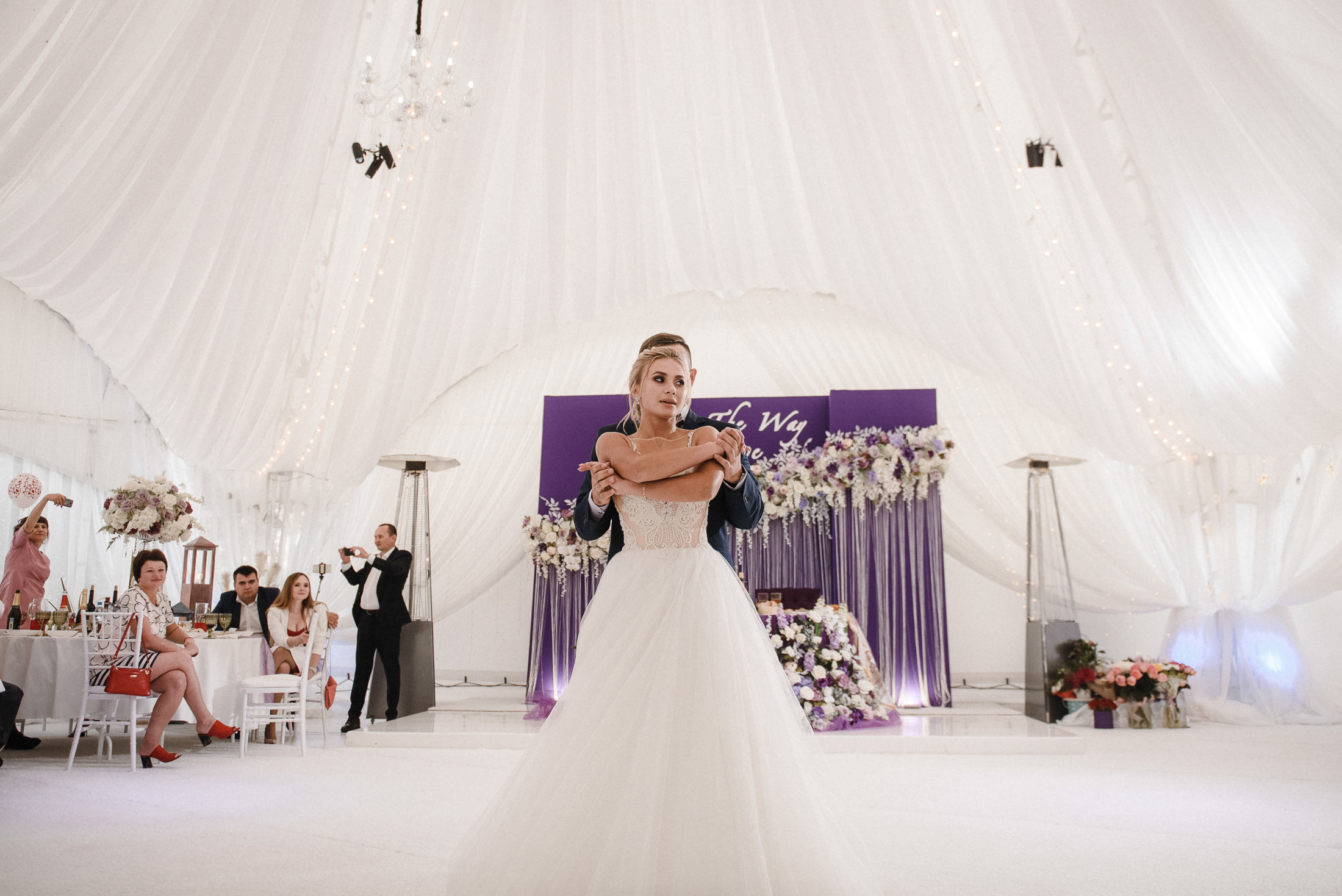 Пруд, шатер и аккордеон. Свадебный и портретный фотограф Пётр Ладанов