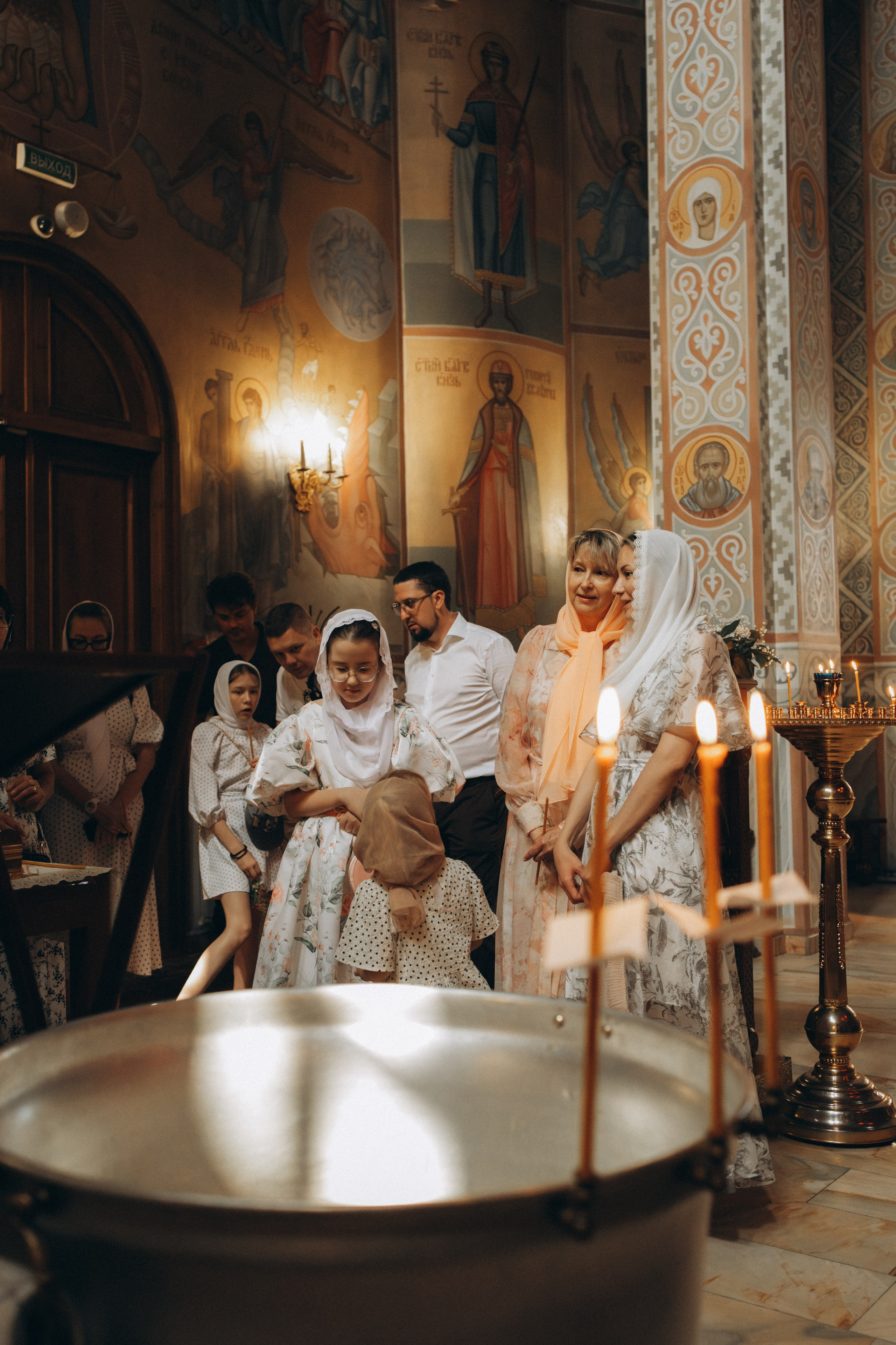 Крещение Вики (кадры с малышкой и лицо скрыты). Фотограф женского портрета и семейных историй в жанре life в Нижнем Новгороде Елена Матросова