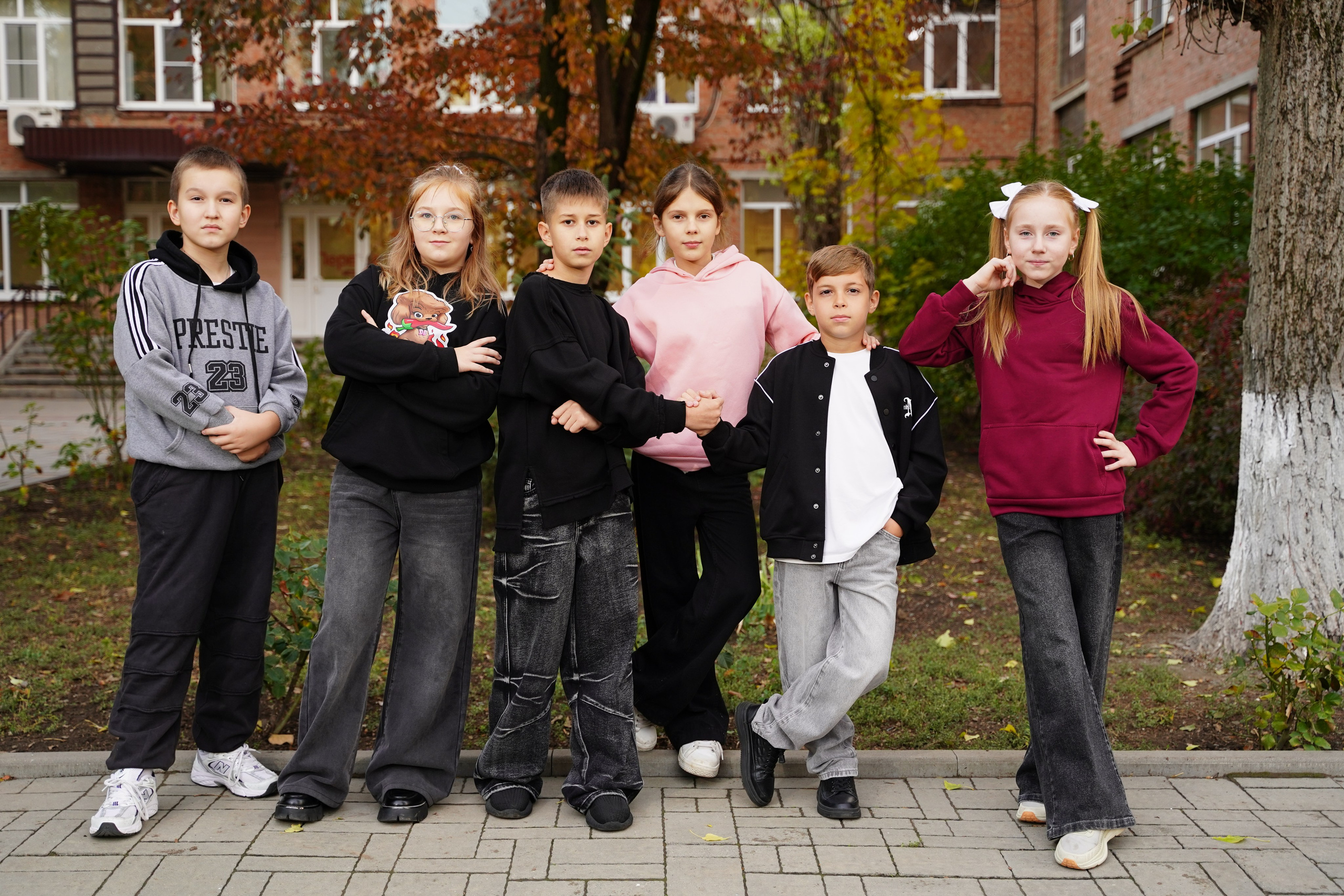 Фото с другом. MEMENTO.Выпускные альбомы, школьные, юбилейные и другие книги. Ростов-на-Дону