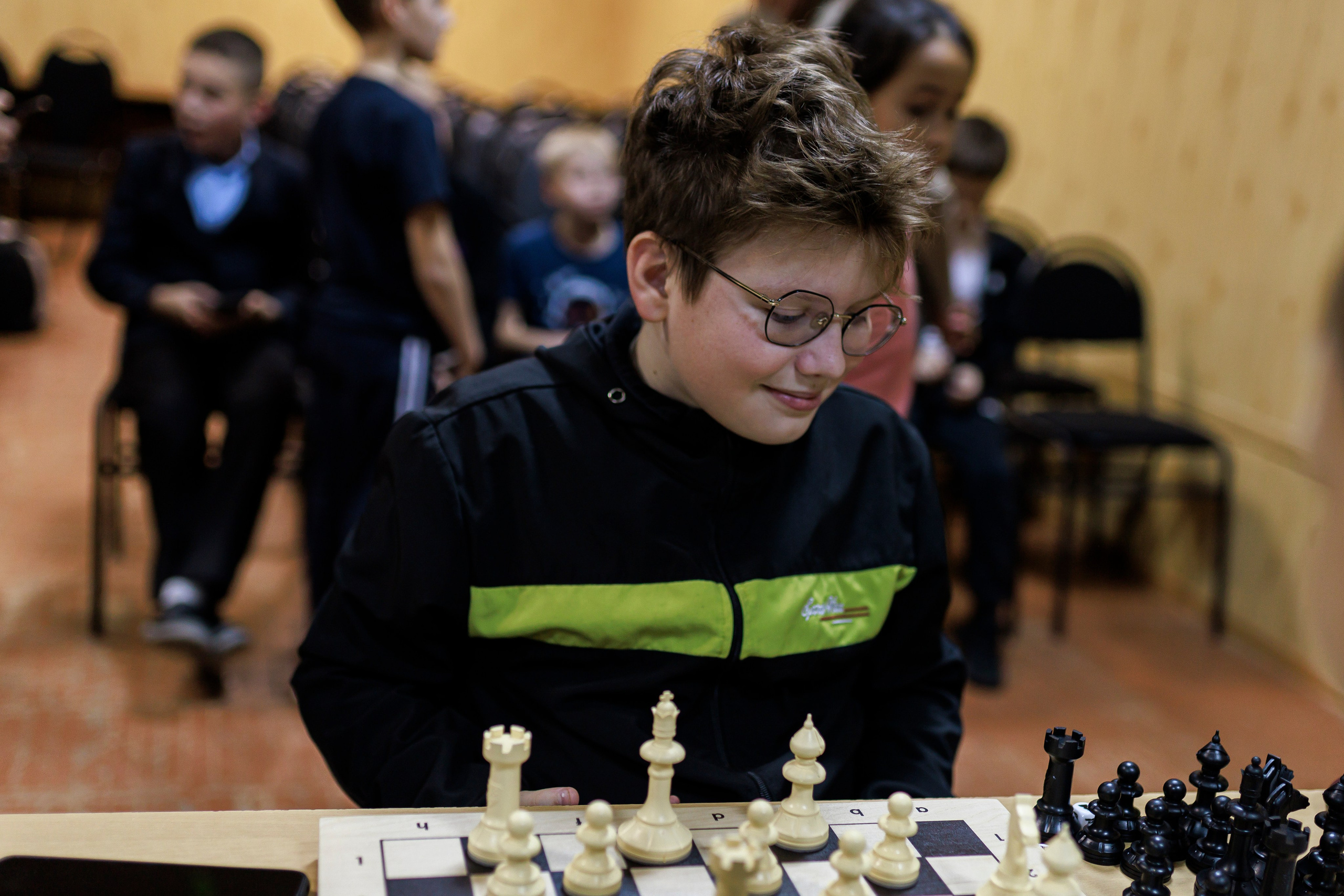 Репортажная сьёмка игры в шахматы в детском доме. Семейный и детский фотограф в Рязани Васюгова Мария