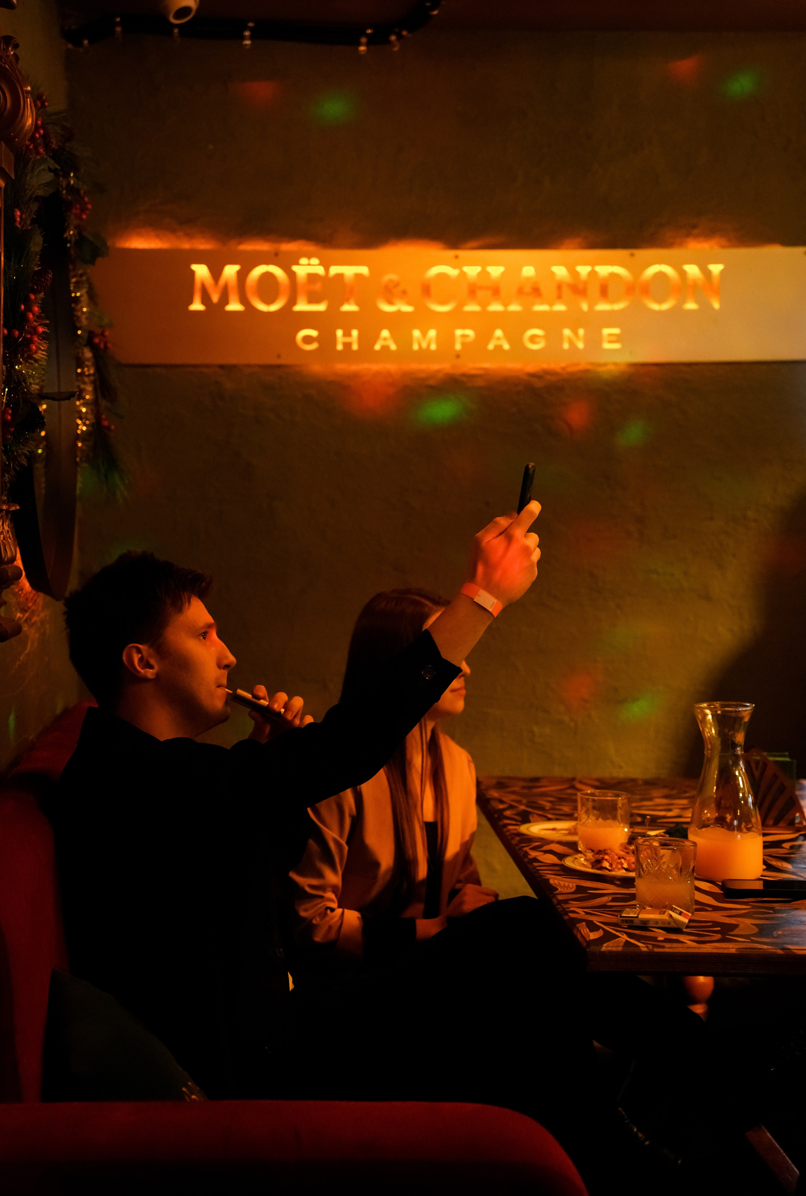 EVENT-туса в караоке. Свадебный фотограф и видеограф в Ростове-на-Дону. Максим и Наталья Лебедевы