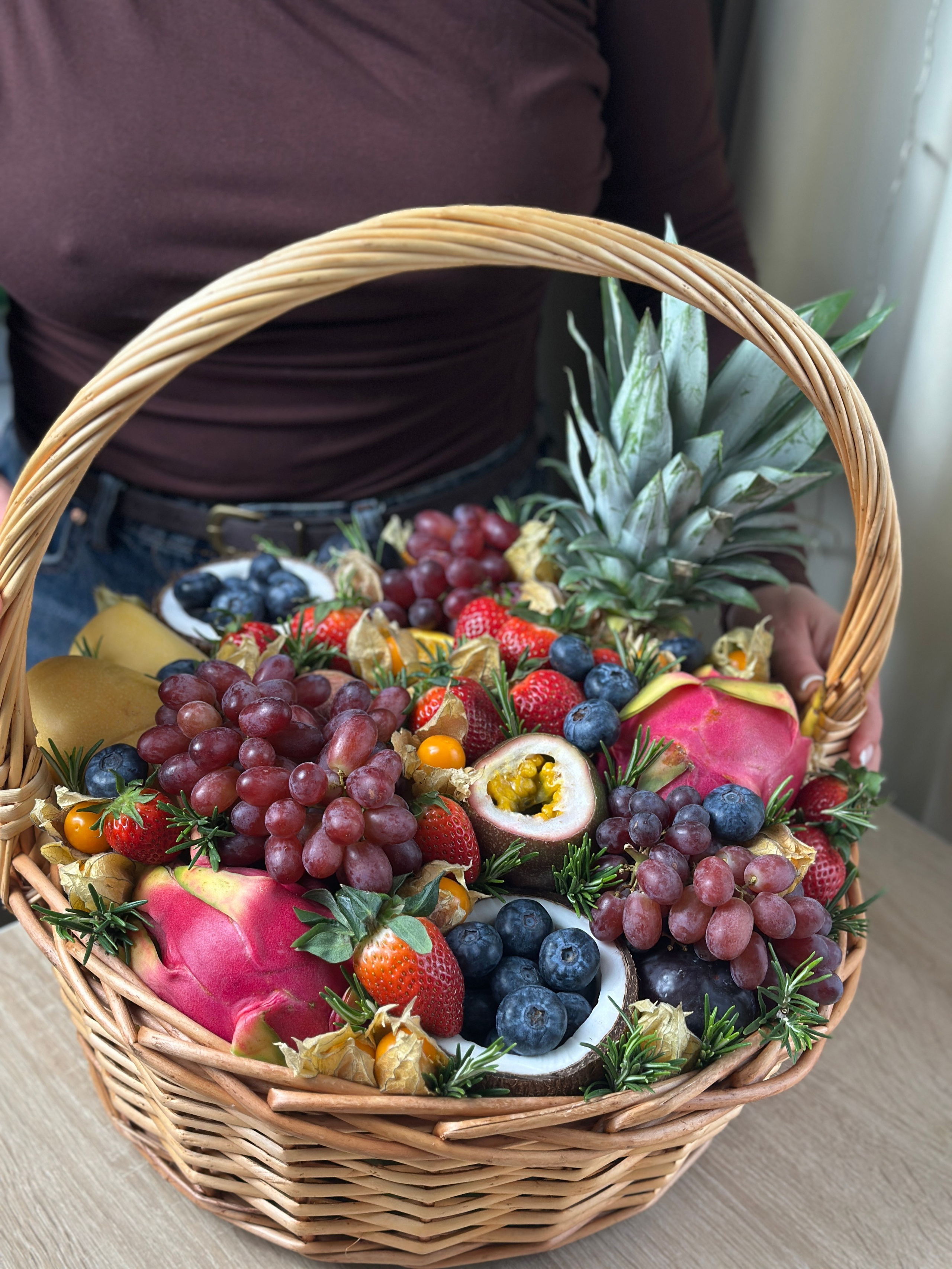 Корзины. Выездной кейтеринг, съедобные букеты, торты и сладости на заказ