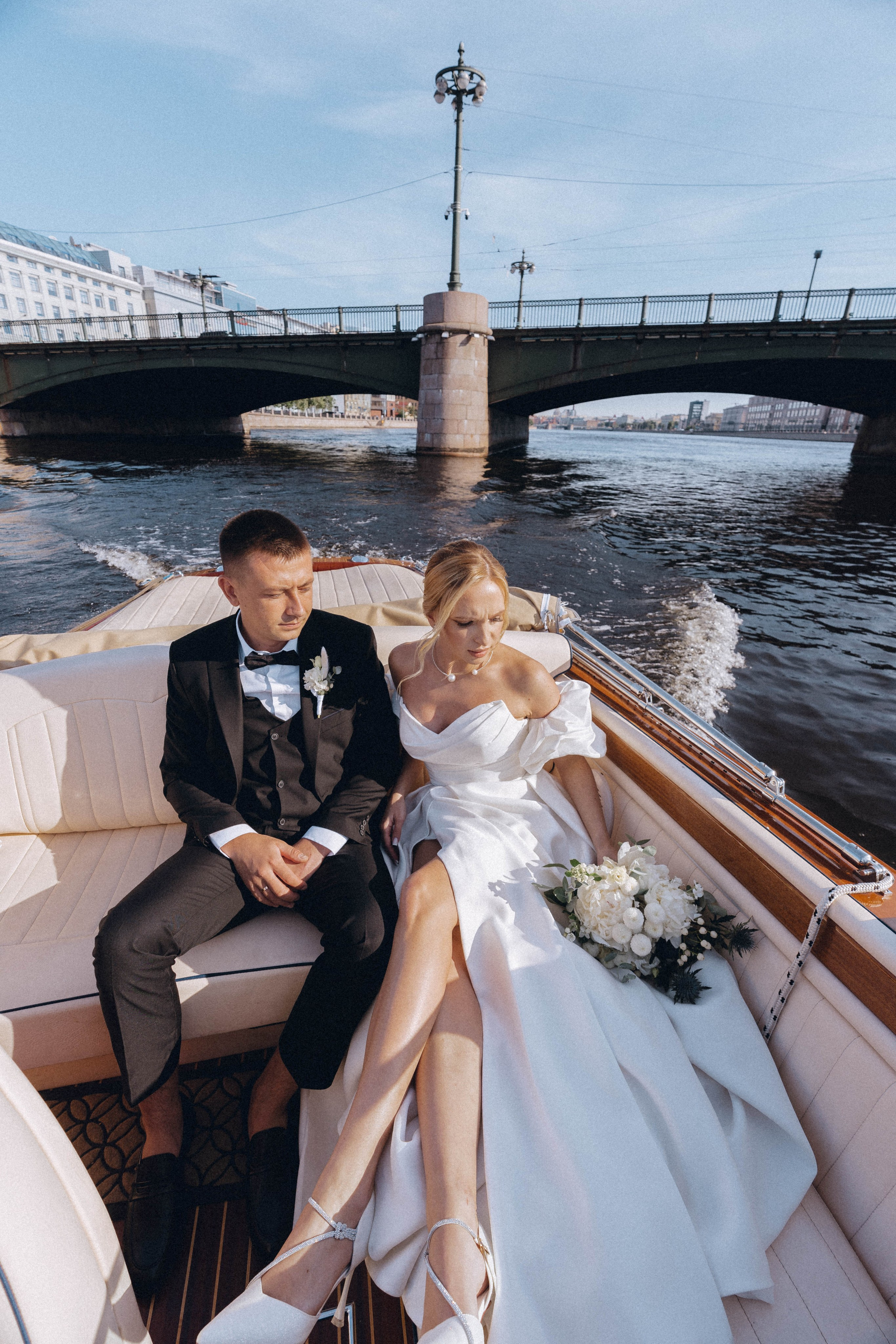 СВАДЕНБНАЯ СЬЕМКА НА КАТЕРЕ ПО КАНАЛАМ САНКТ-ПЕТЕРБУРГА И В АКВАТОРИИ НЕВЫ. Профессиональный фотограф, Санкт-Петербург — Виктория Богомолова