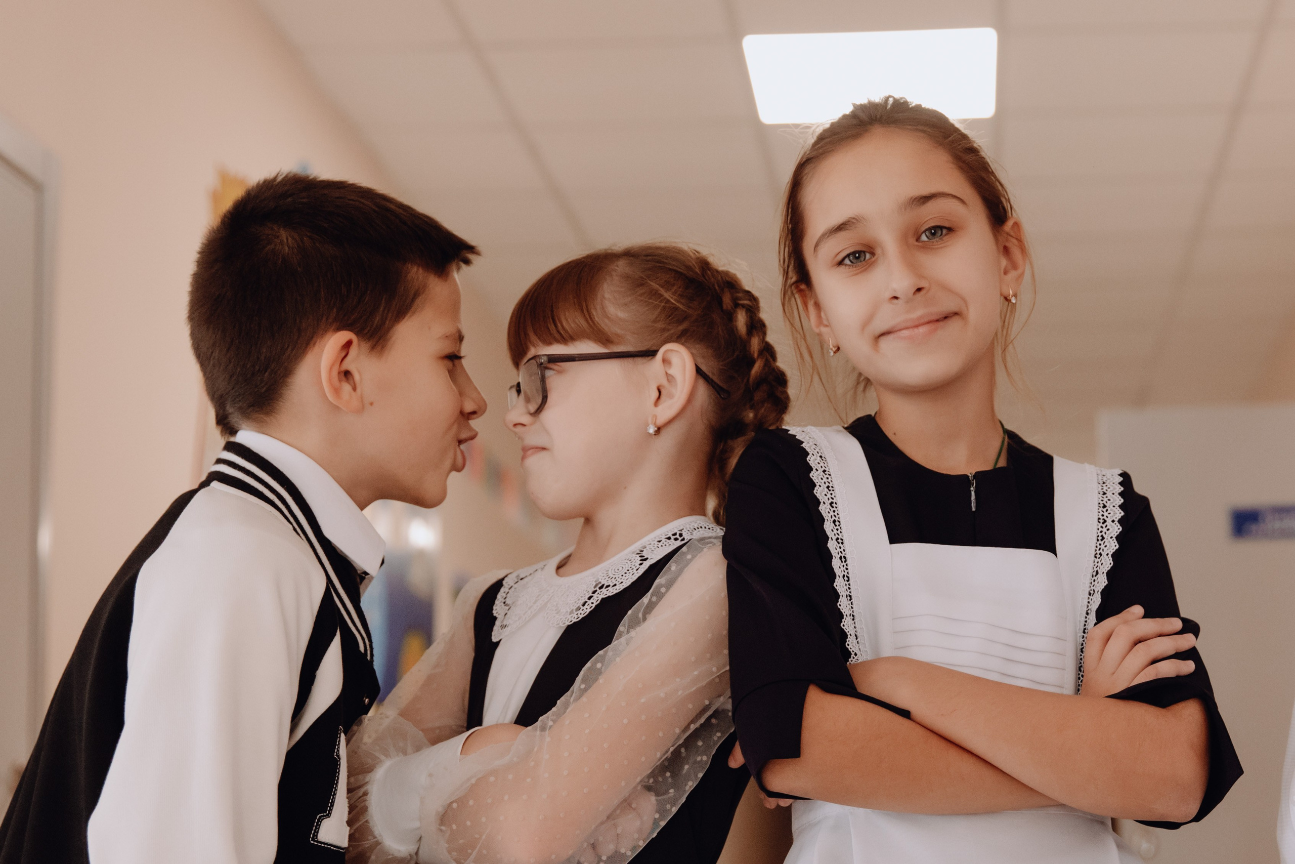 Школьные альбомы в Чернянке. Фотограф Максим Никонов