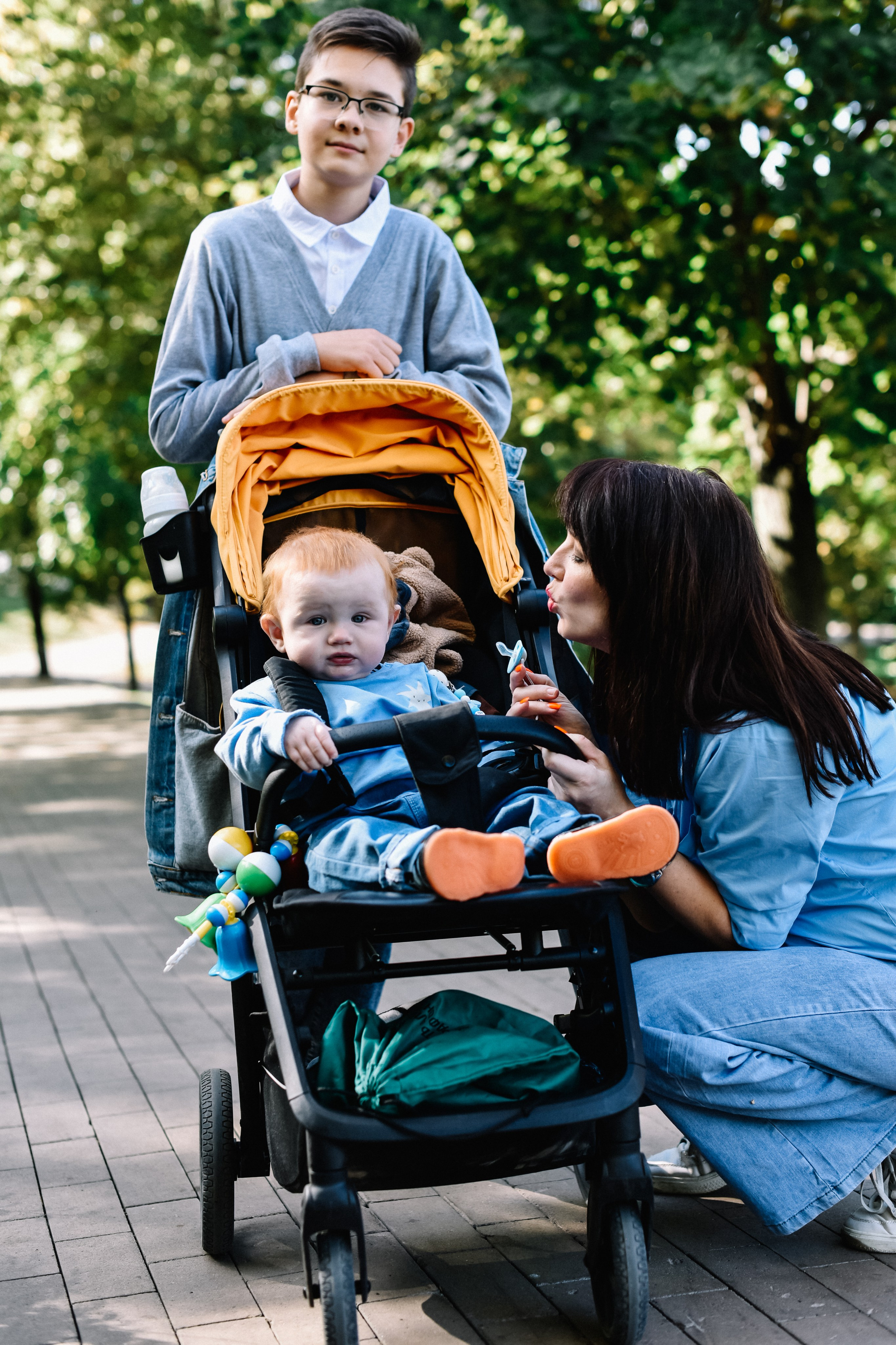 Прогулка Олеси, Льва и Ванечки