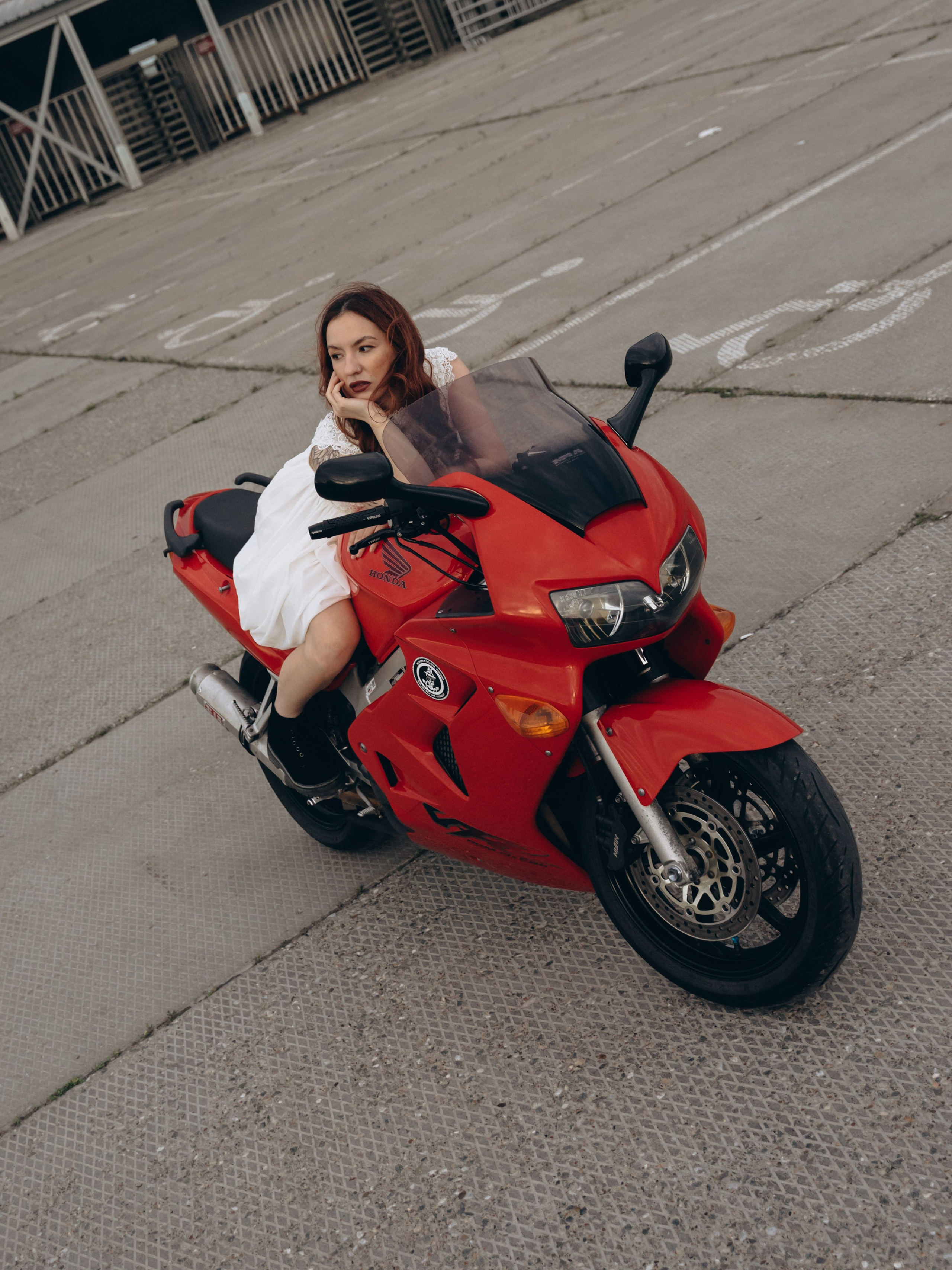 Айсылу на мотоцикле