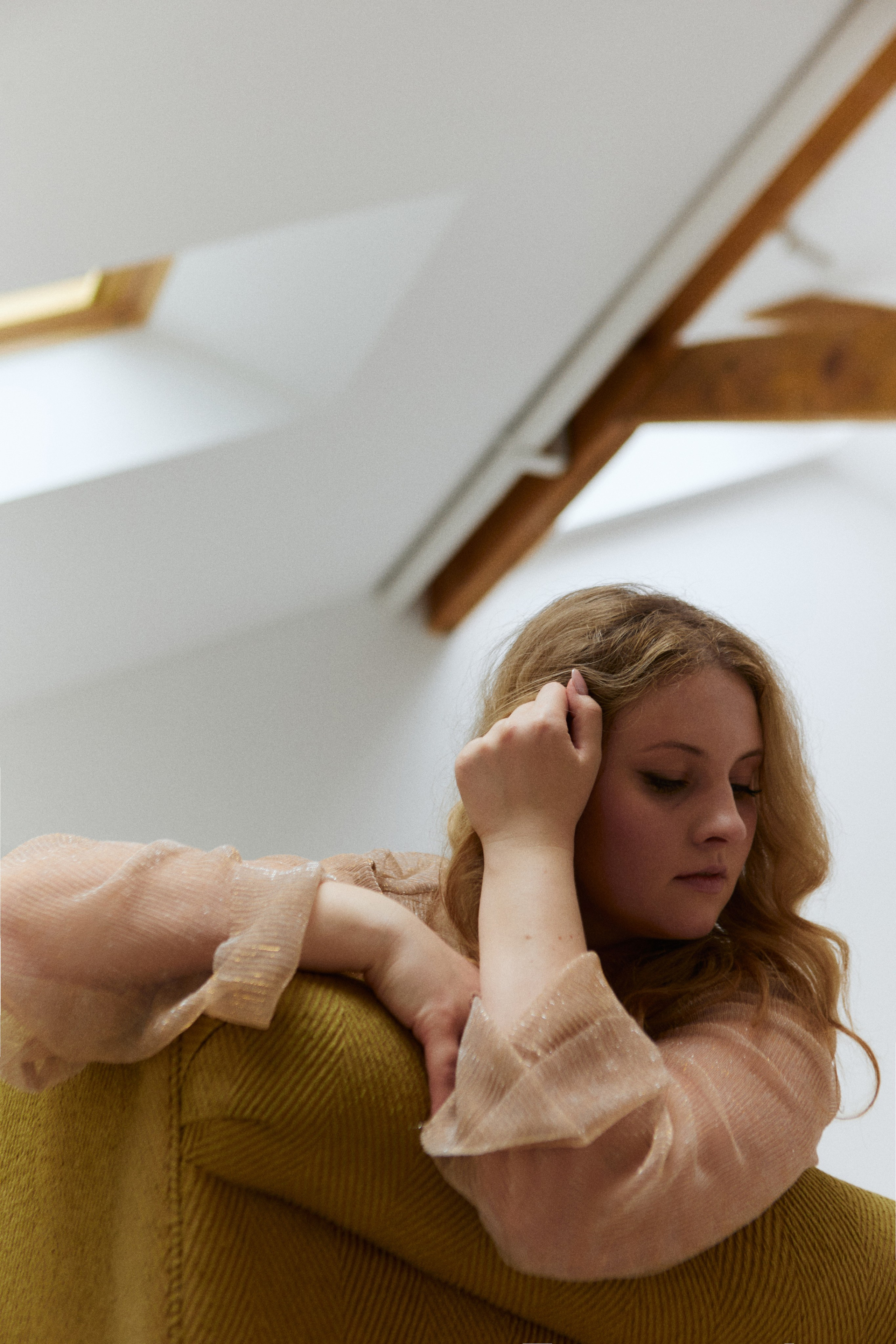 нежная женская портретная фотосессия в студии, портретный фотограф в Москве