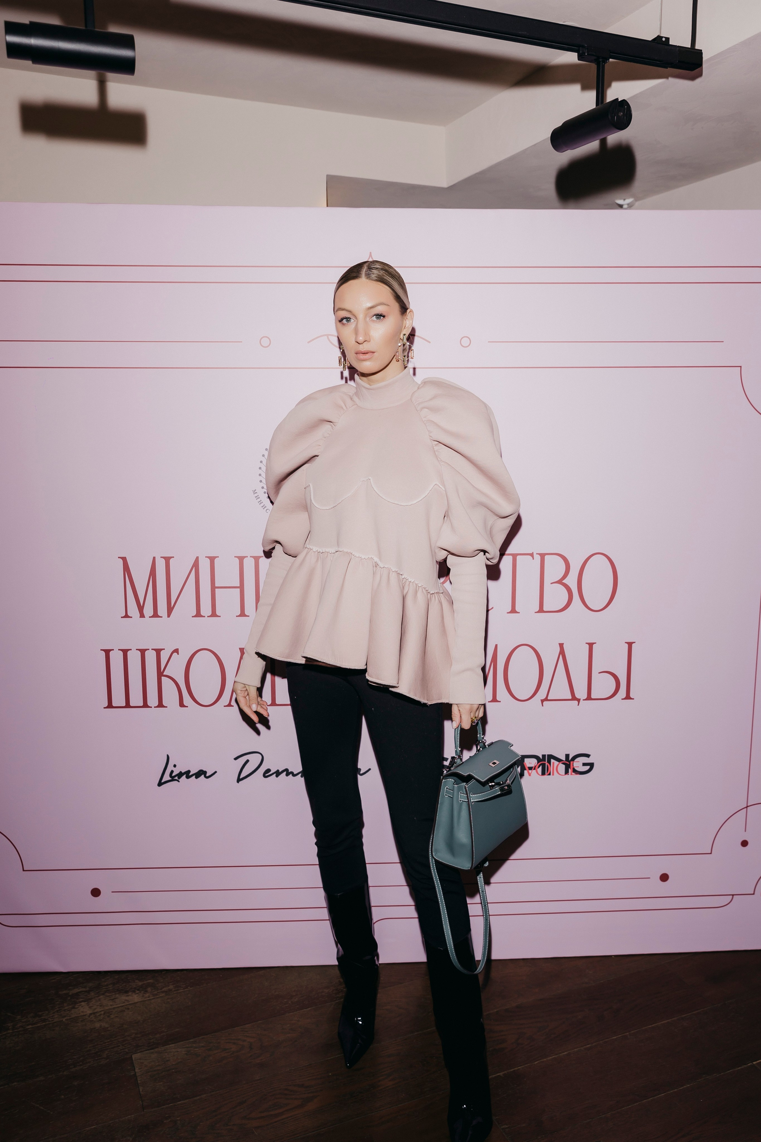 Лина Дембикова & the VOICE Shopping, Rocky2. «Птичка на проводе»: информационный портал в Москве