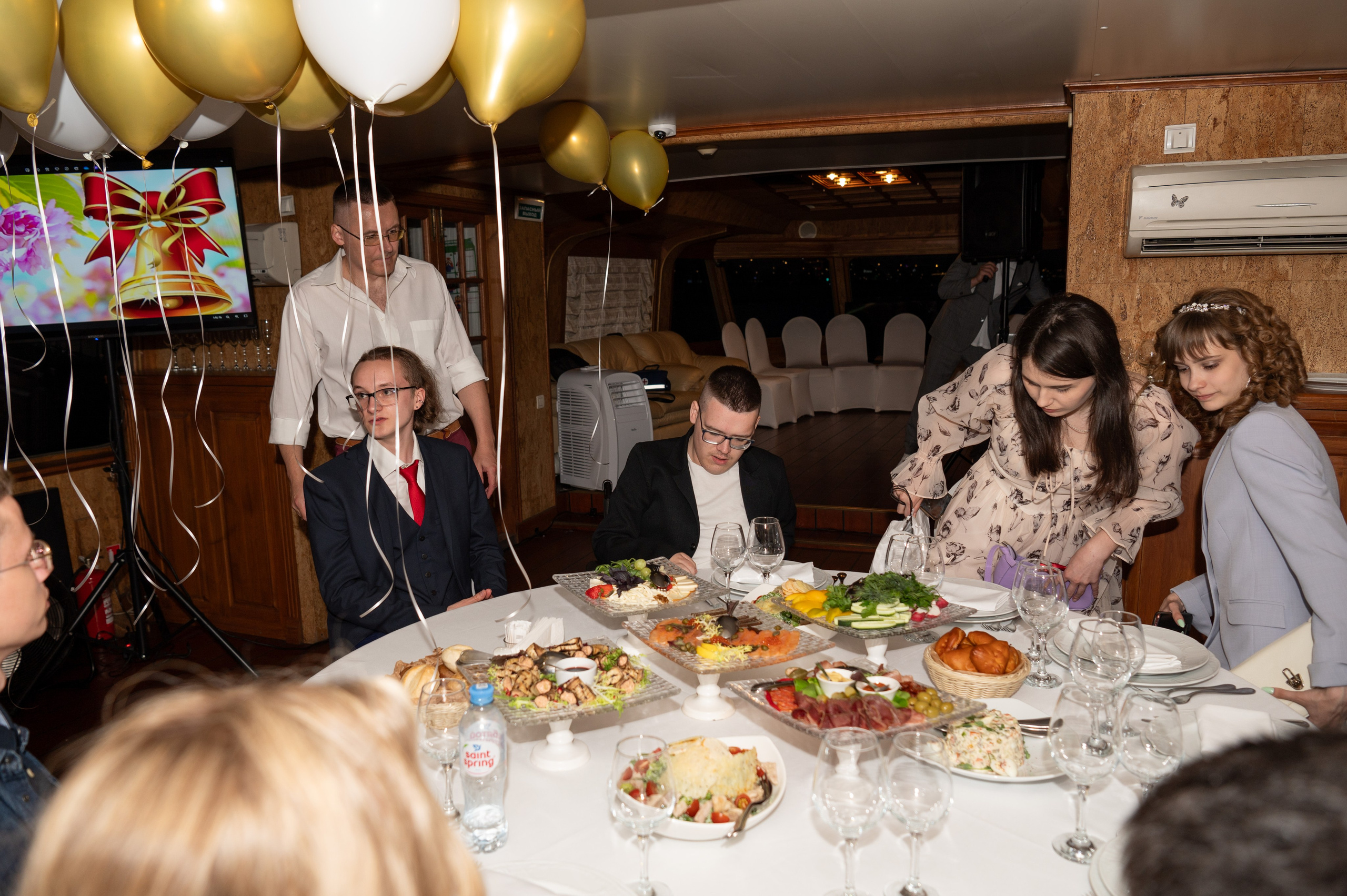 Выпускной вечер 11 класс на теплоходе. Детский и семейный фотограф г. Москва Оксана Катаджи