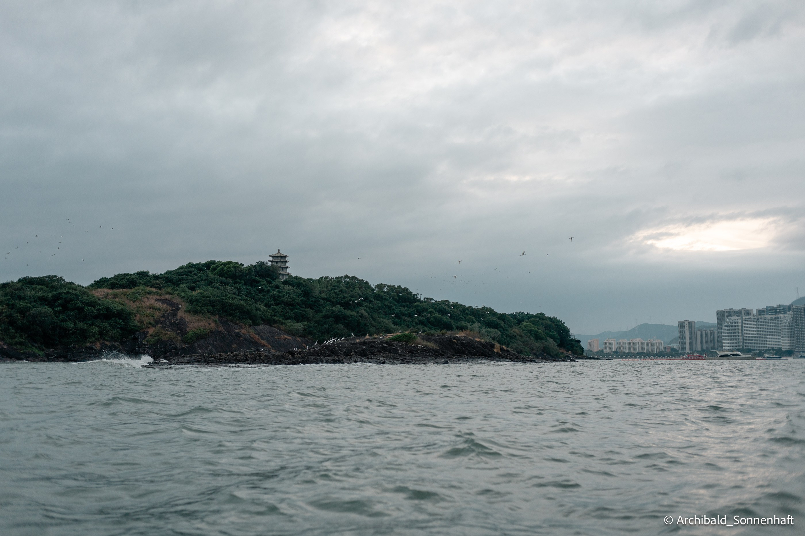 Kayaking in Huizhou, China. Photographer in Guangzhou, China. Archibald Sonnenhaft