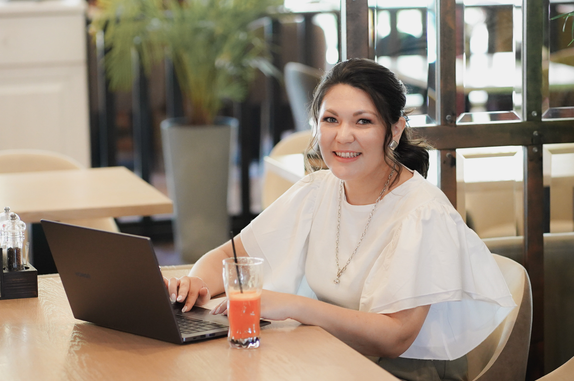 Женский портрет. Семейный и детский фотограф в Омск Пугачева Елена