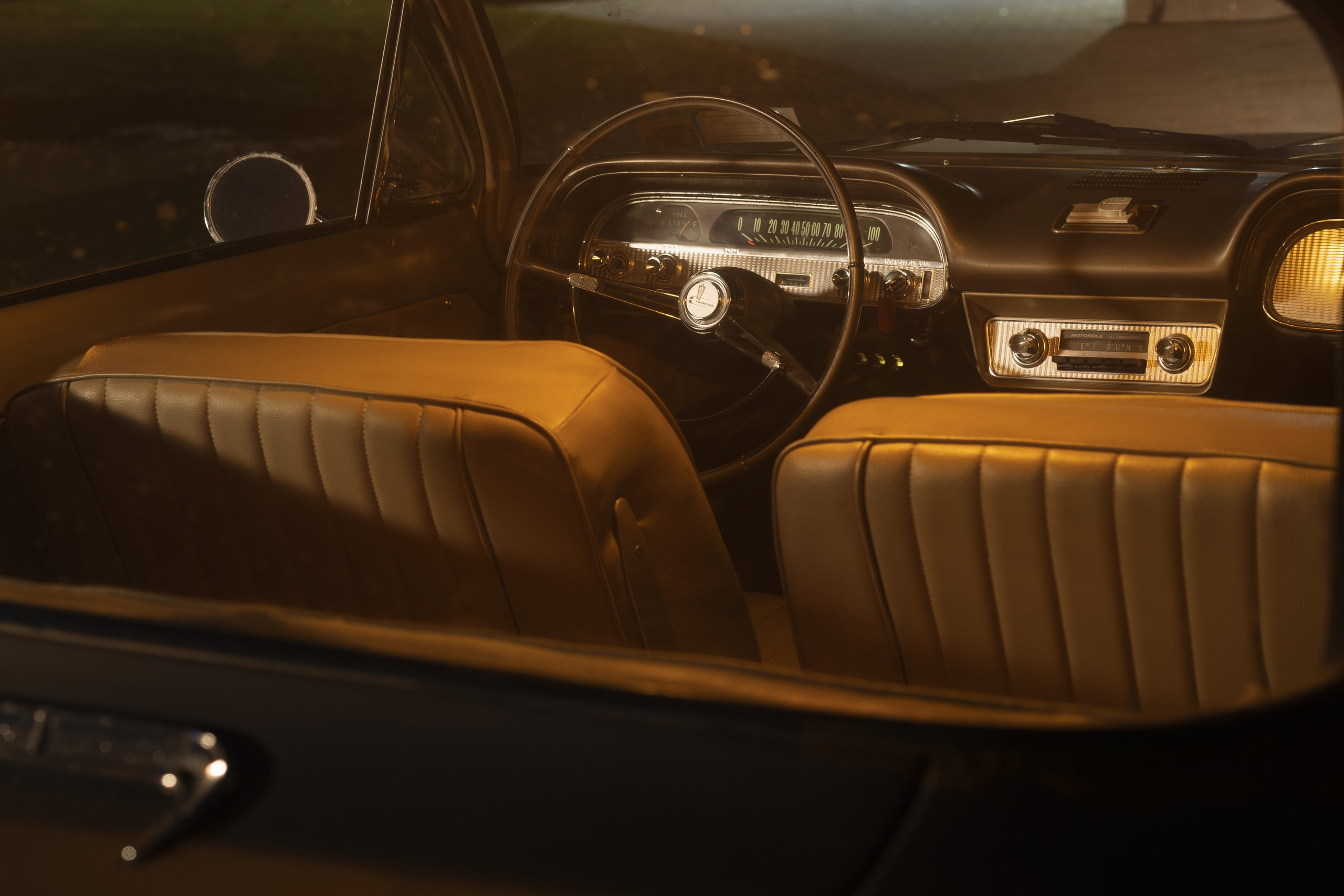 салон старого американского автомобиля chevrolet