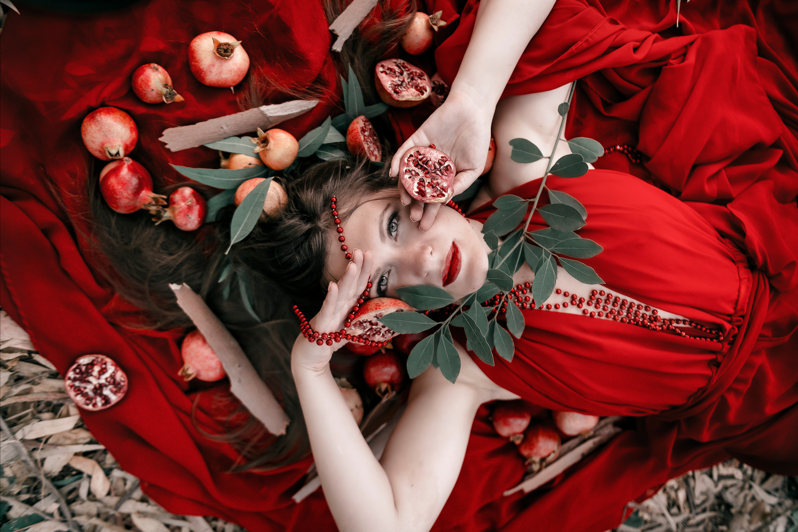 Красное платье. Профессиональный фотограф в Турции Анталии Кемере Сиде Белеке Алании