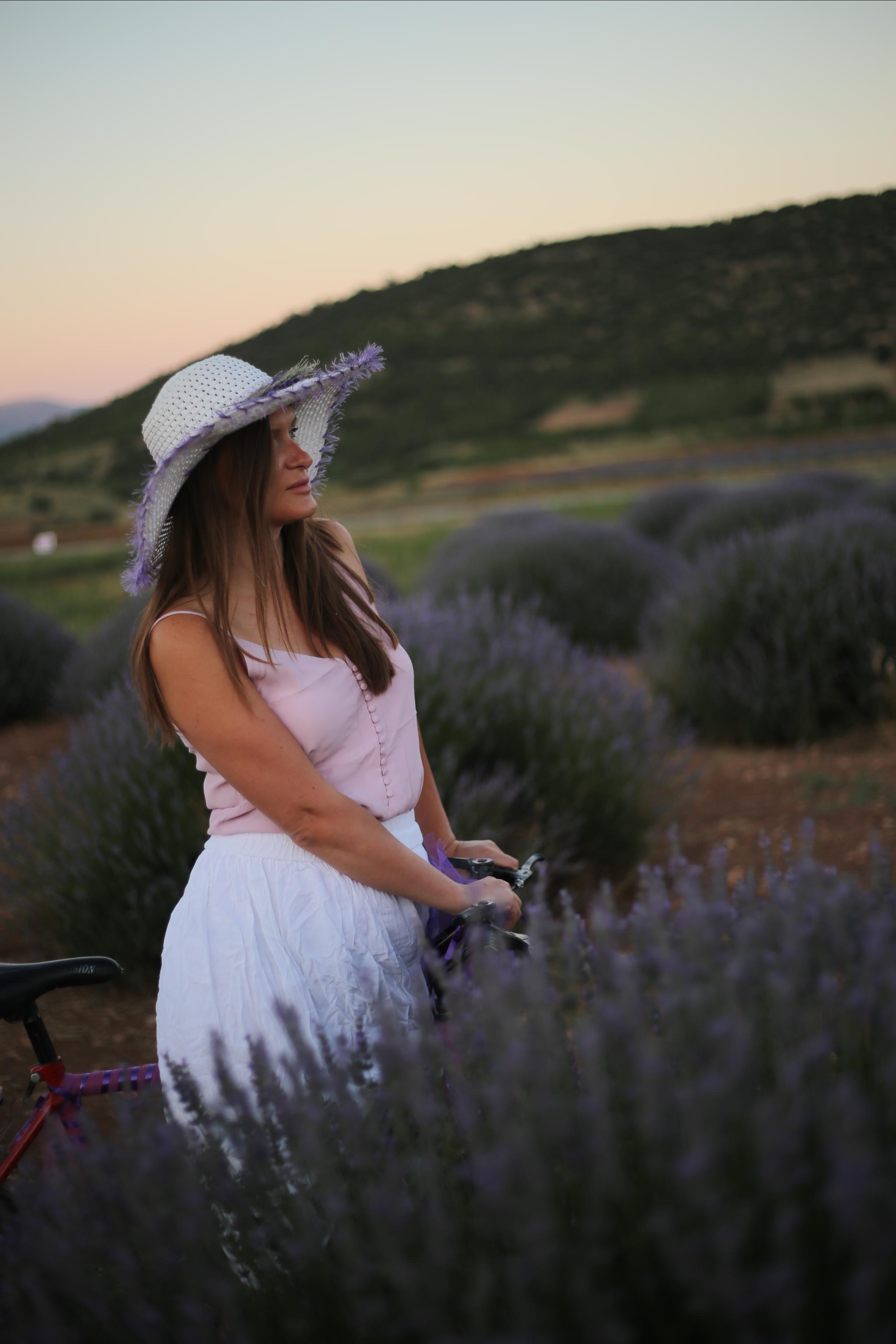 Белая соломенная шляпа. Профессиональный фотограф в Турции Анталии Кемере Сиде Белеке Алании