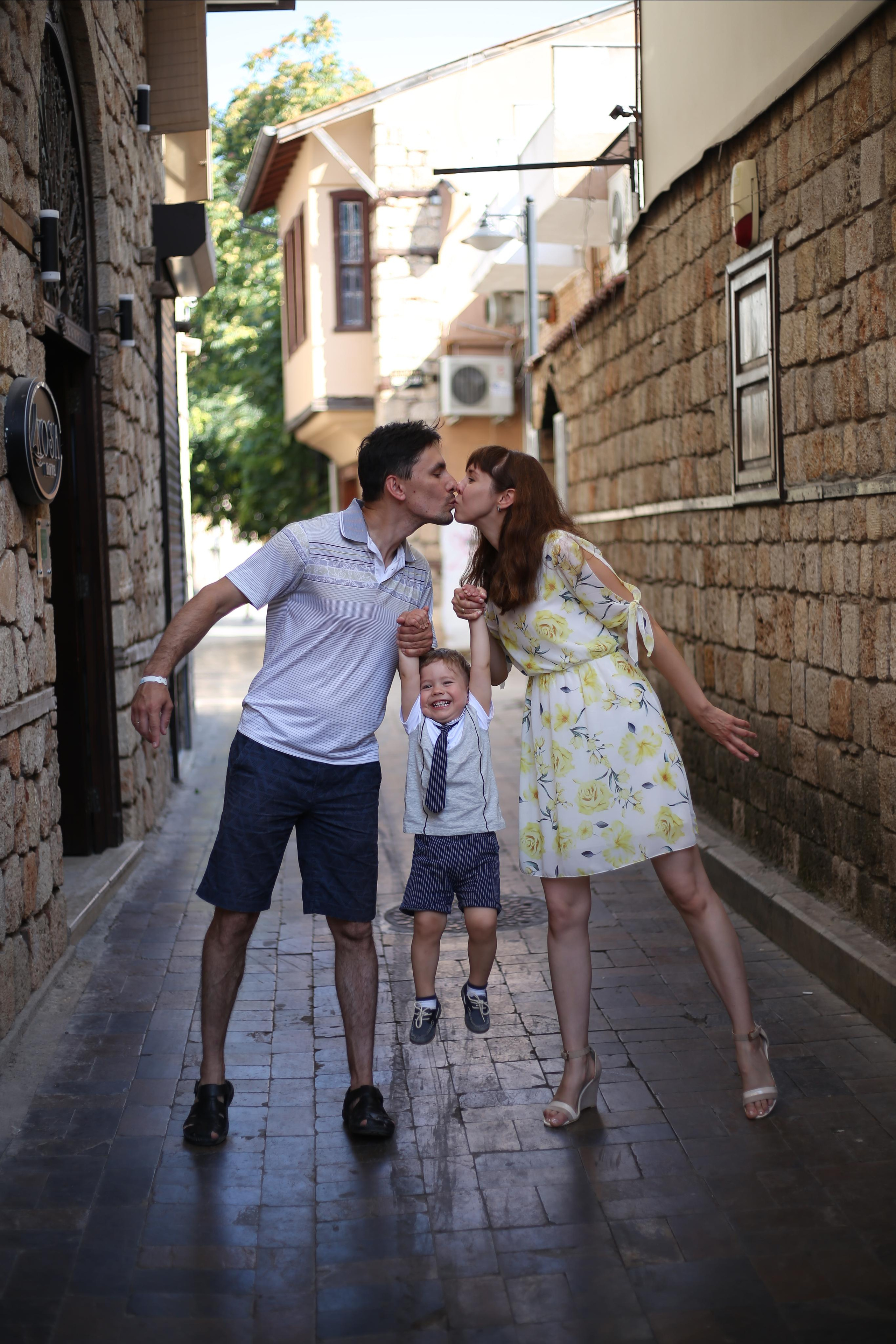 Family and children photoshoots. Professiional photographer in Turkey