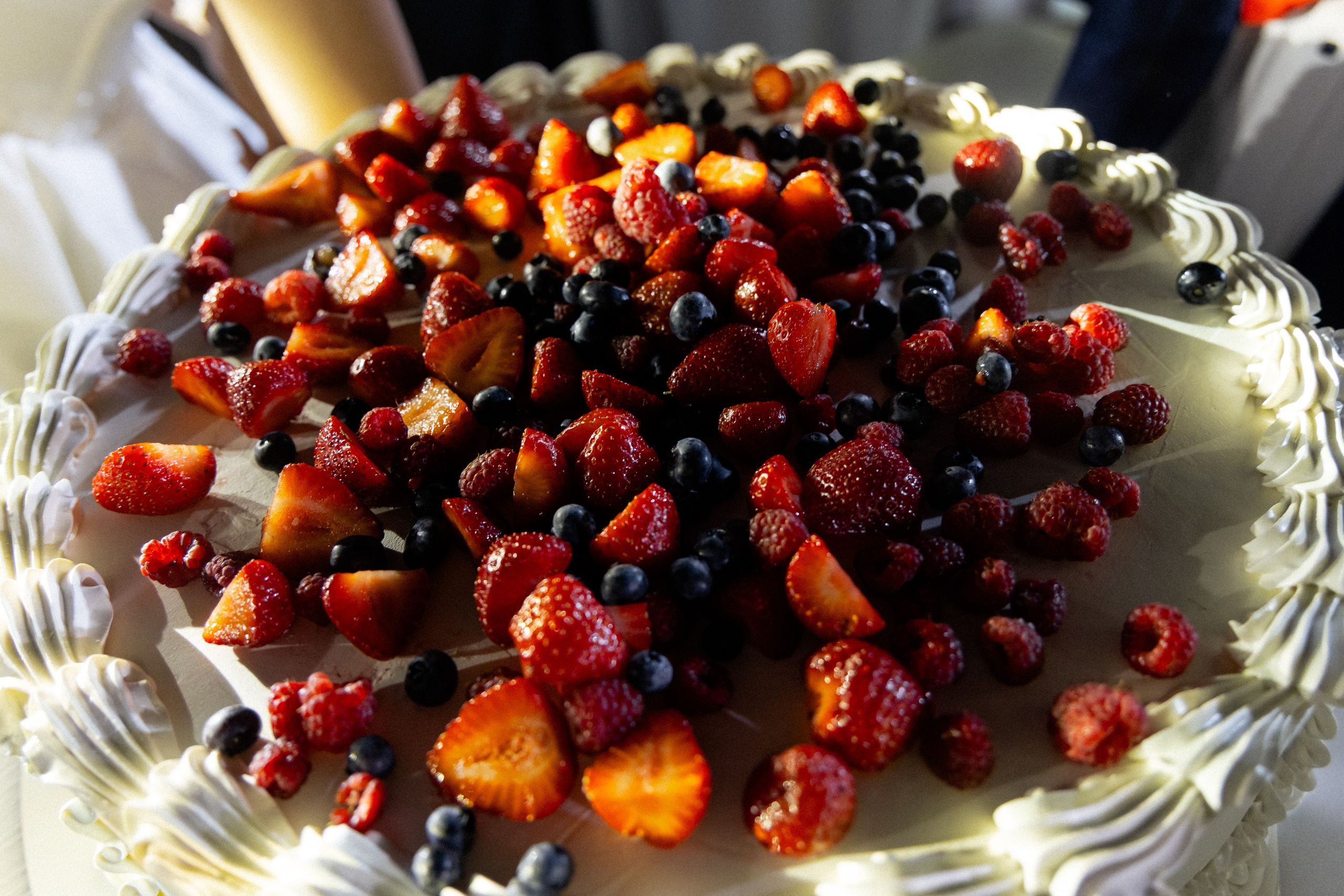 Свадебная фотосессия Анастасии и Игоря в Усадьбе Легенда. Свадебный фотограф в Минске/Беларуси Сергей Спиридонов